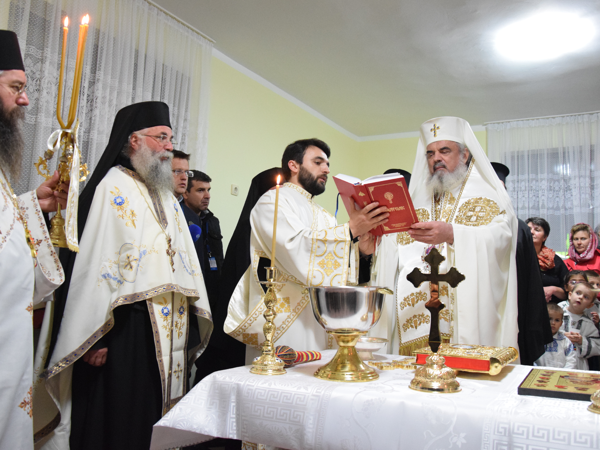 Patriarhul Bisericii Ortodoxe Române, prezent la sfinţirea Așezământului de copii „Sfântul Ierarh Leontie” din Rădăuți