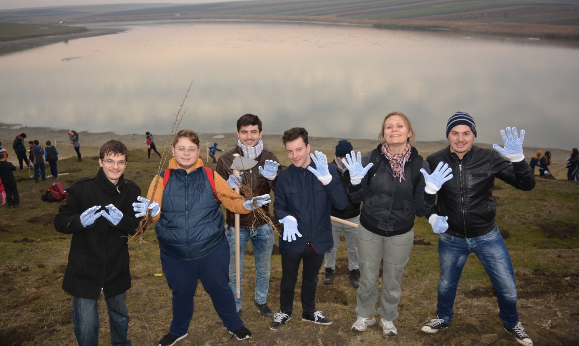 Colegiul „Sfântul Nicolae” a plantat „Fapte bune”