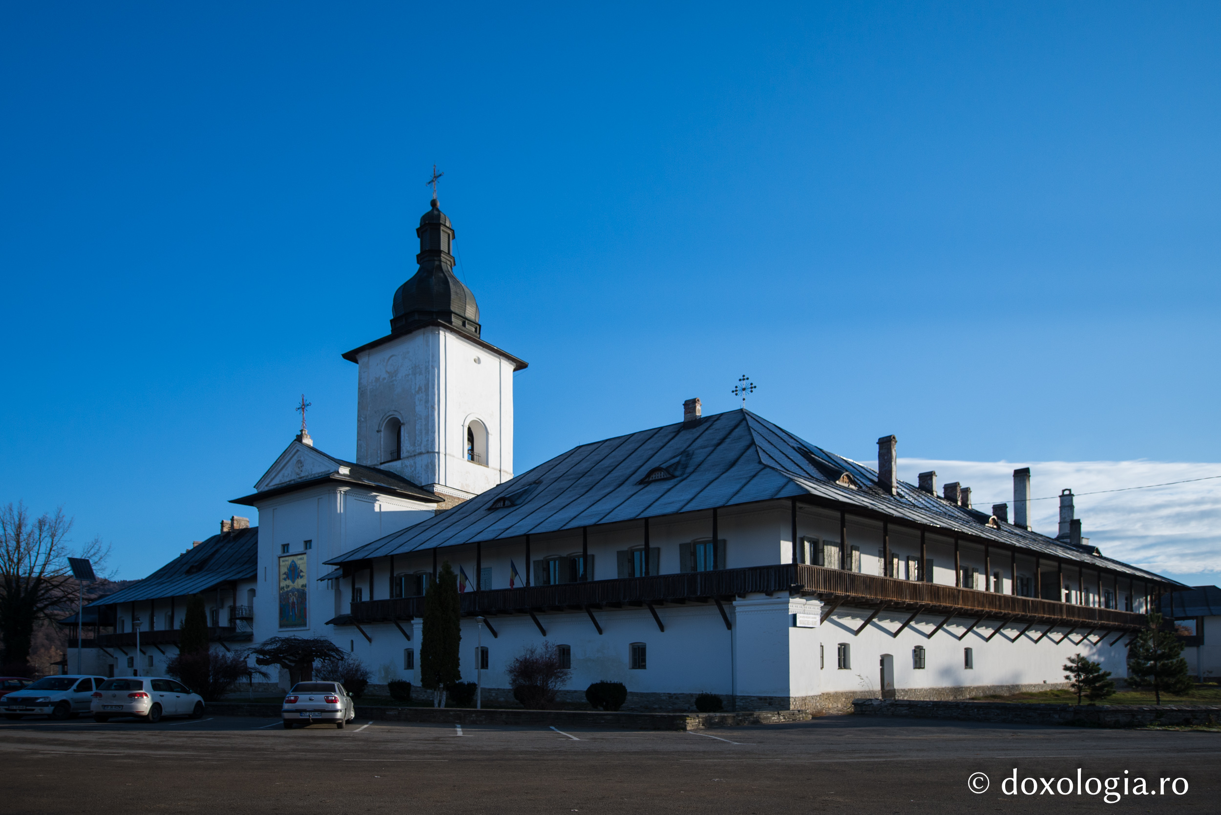 (Foto) Prăznuirea Sfântului Paisie Velicicovschi la Mănăstirea Neamț – 2015