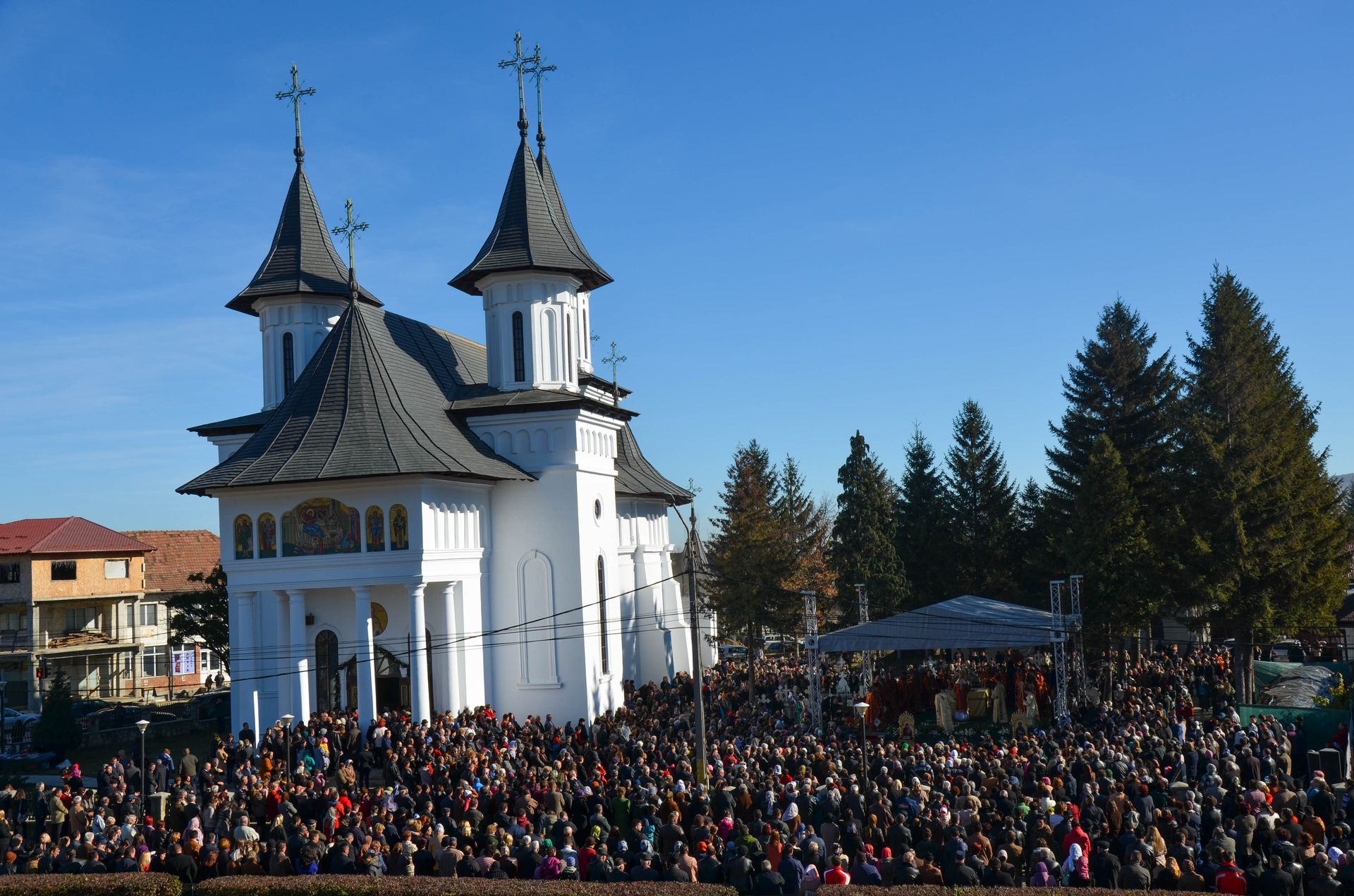 IPS Teofan a resfinţit Biserica „Sfântul Nicolae” din Humuleşti