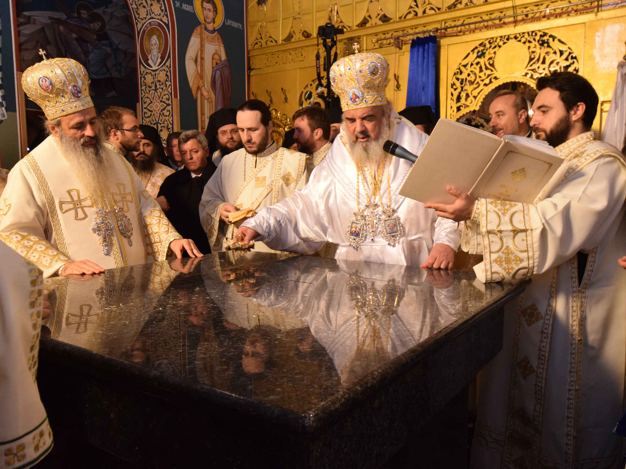 „Acum, la ceas de mare sărbătoare, Mănăstirea Zosin arată precum Raiul”