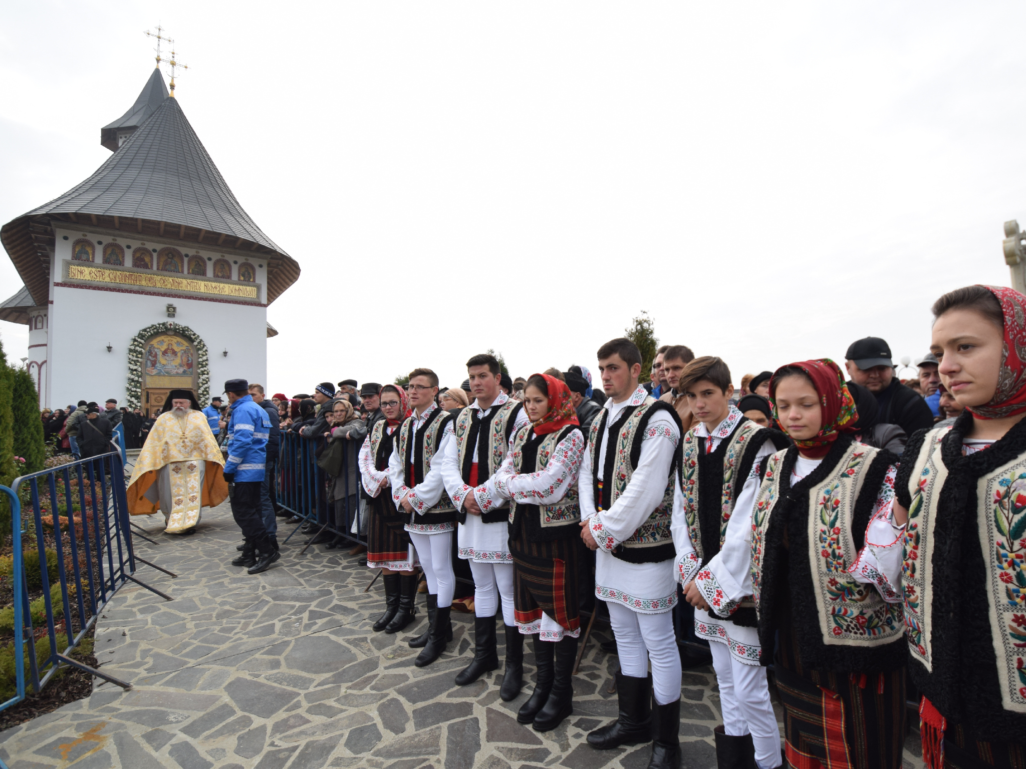 „Acum, la ceas de mare sărbătoare, Mănăstirea Zosin arată precum Raiul”