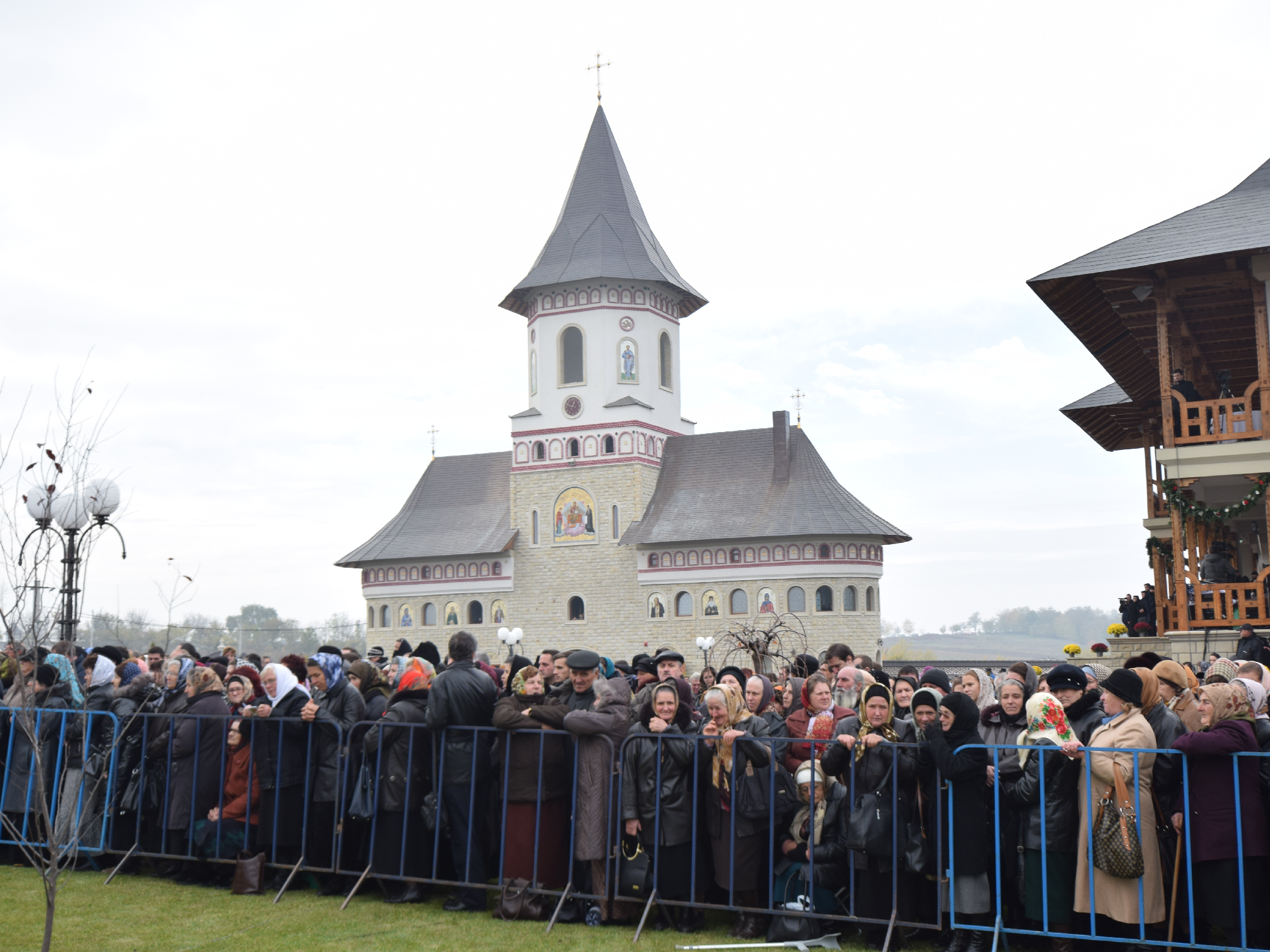 „Acum, la ceas de mare sărbătoare, Mănăstirea Zosin arată precum Raiul”