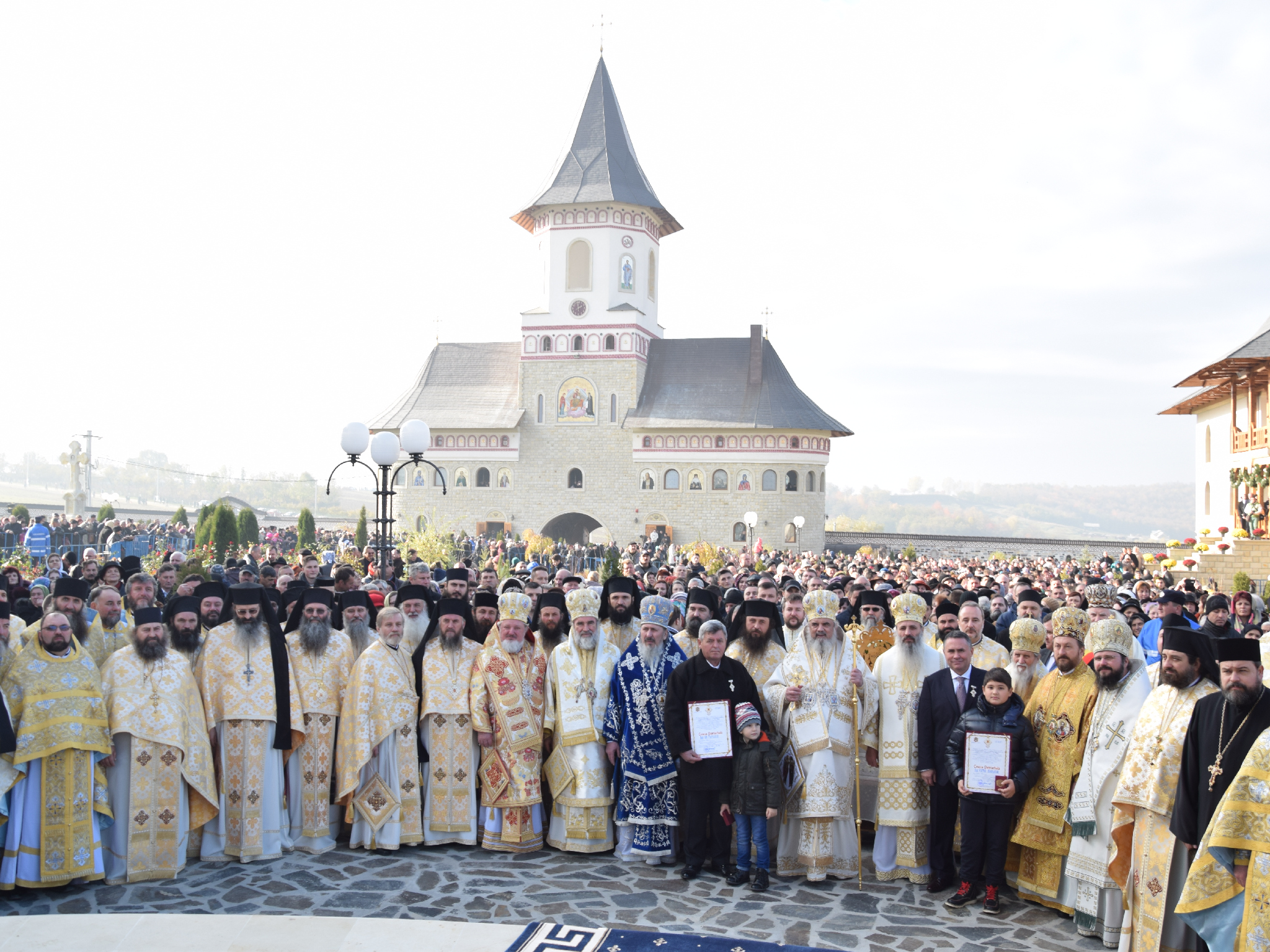 „Acum, la ceas de mare sărbătoare, Mănăstirea Zosin arată precum Raiul”