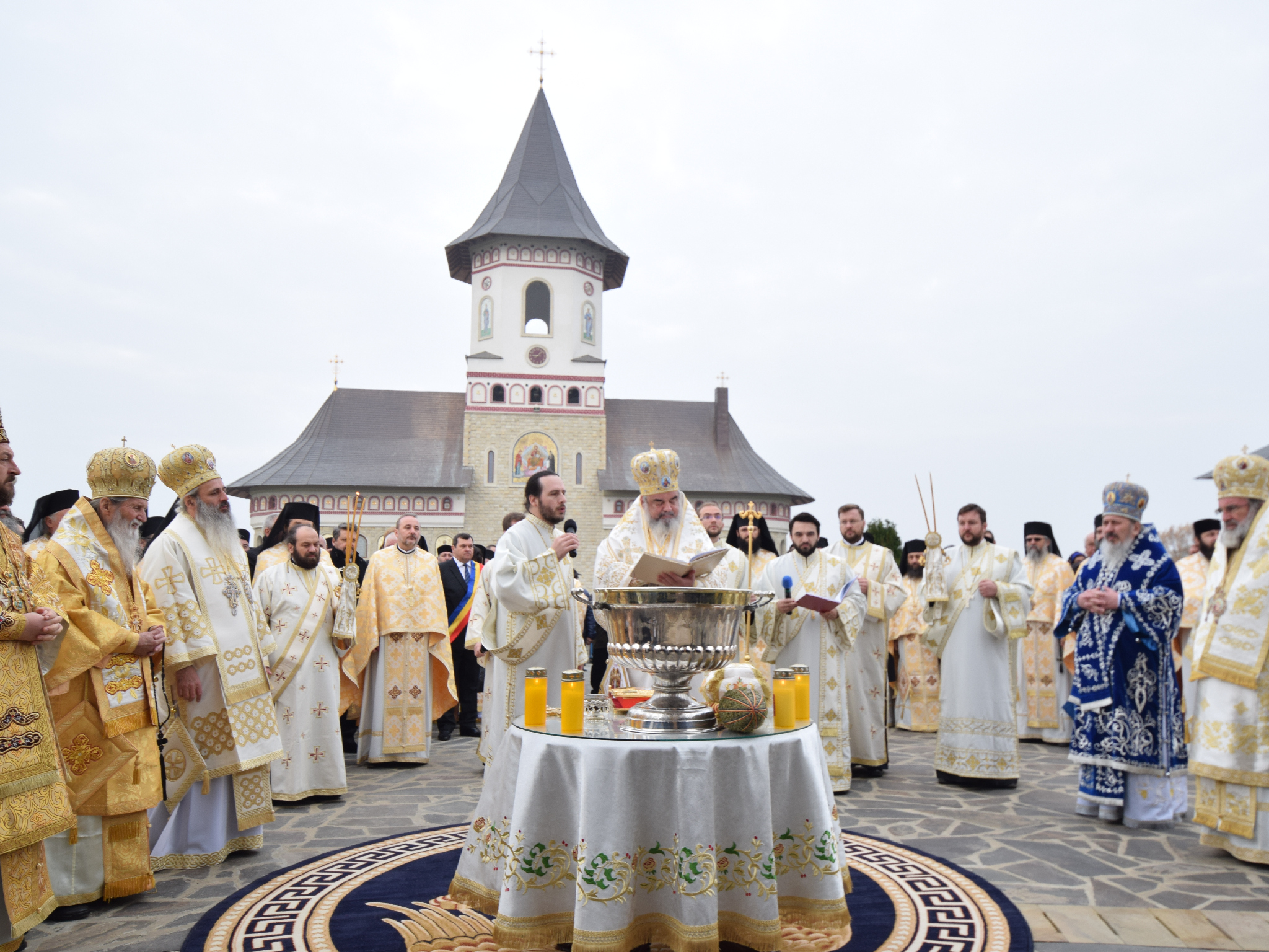 „Acum, la ceas de mare sărbătoare, Mănăstirea Zosin arată precum Raiul”