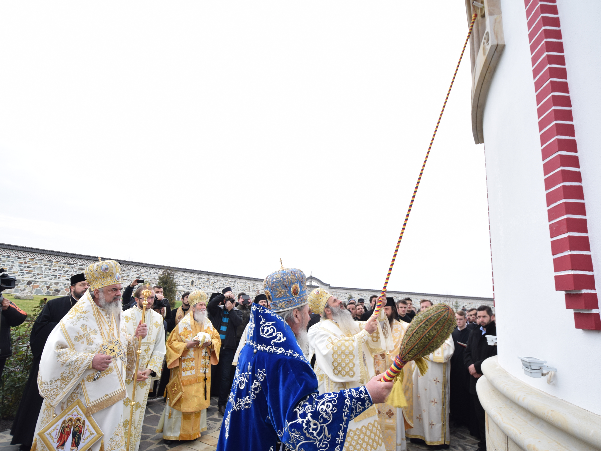 „Acum, la ceas de mare sărbătoare, Mănăstirea Zosin arată precum Raiul”