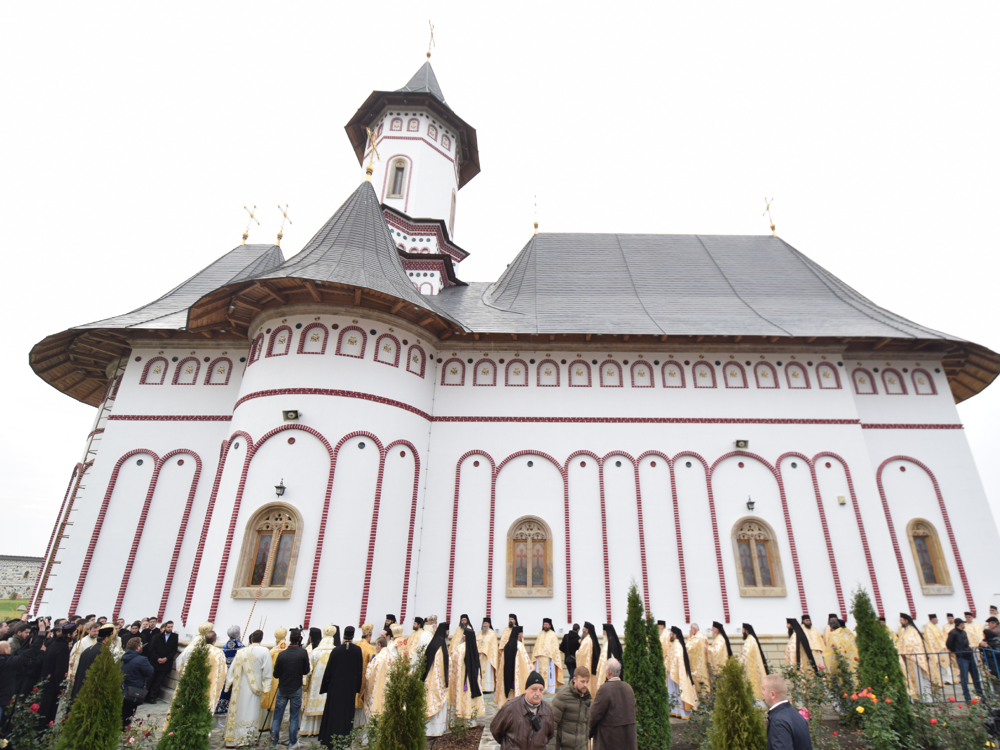 „Acum, la ceas de mare sărbătoare, Mănăstirea Zosin arată precum Raiul”