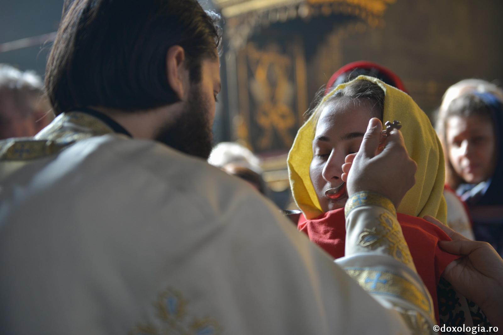 Dragostea de Dumnezeu este aprinsă prin Dumnezeiasca Împărtăşanie
