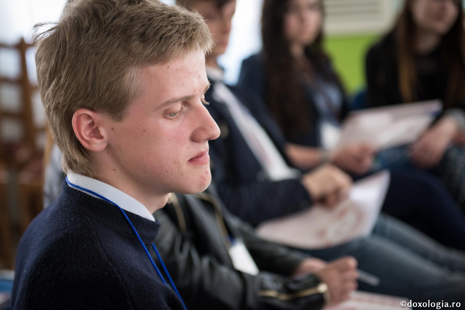 Cum poți numi fericire această viață, dacă la fiecare pas întălnim eșecuri, dezamăgiri?