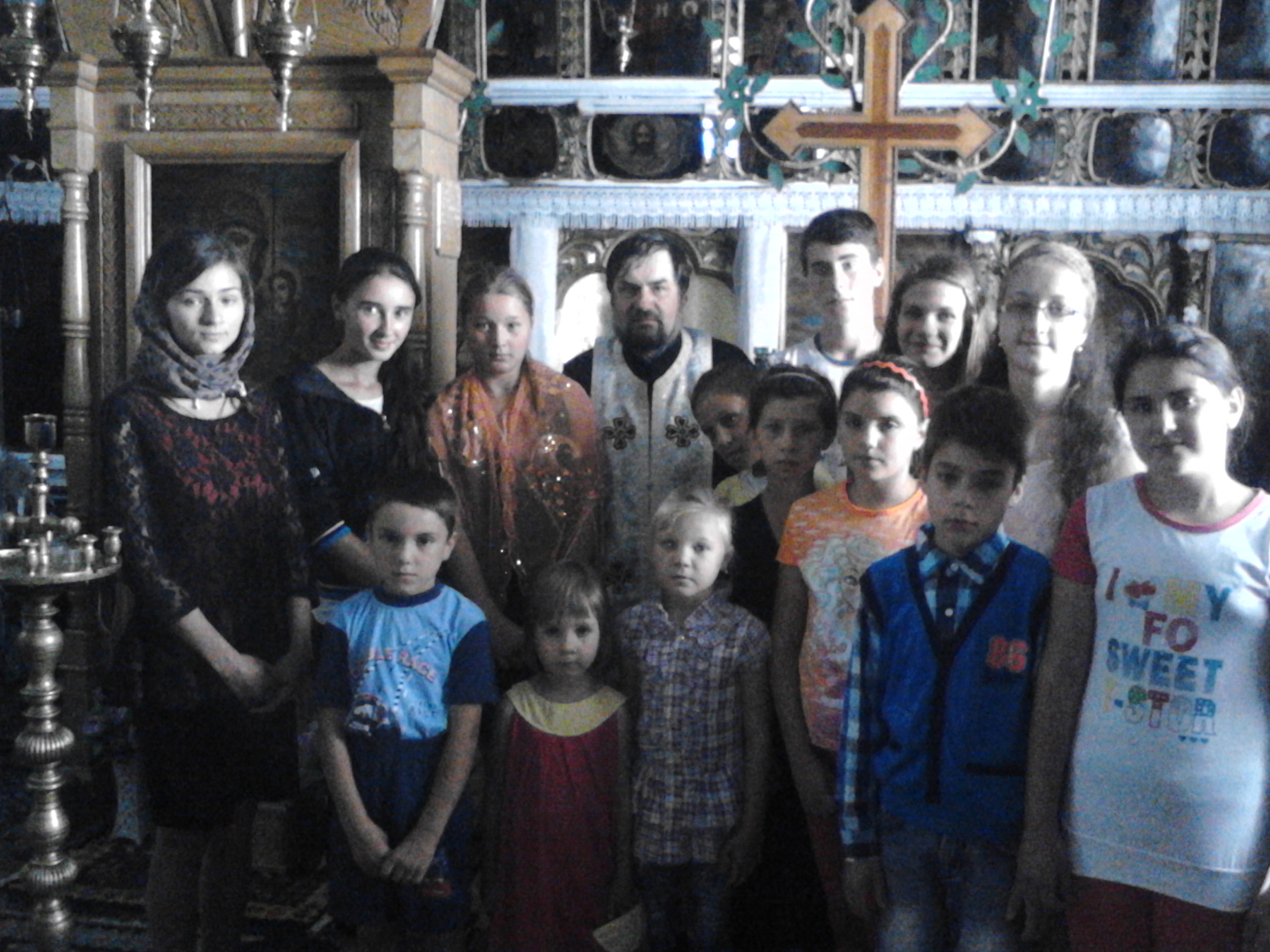 Tinerii din Nicşeni, implicaţi în viaţa parohiei