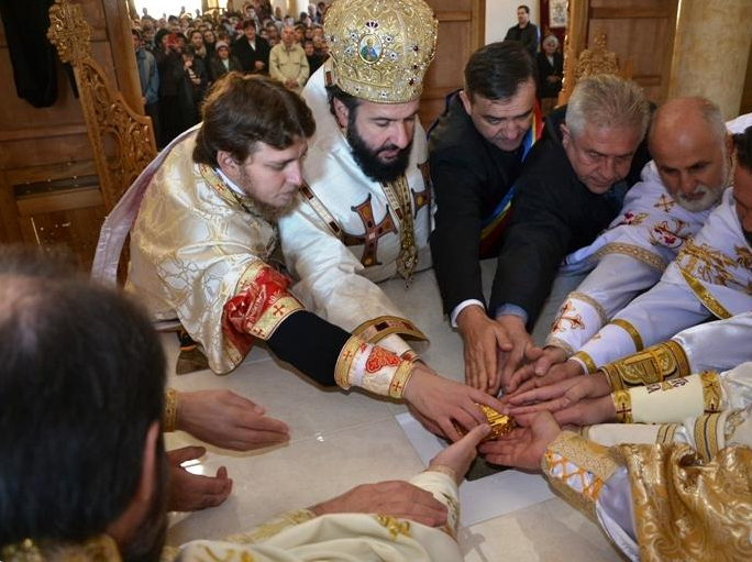 Biserica „Pogorârea Sfântului Duh” din Reşiţa a fost târnosită