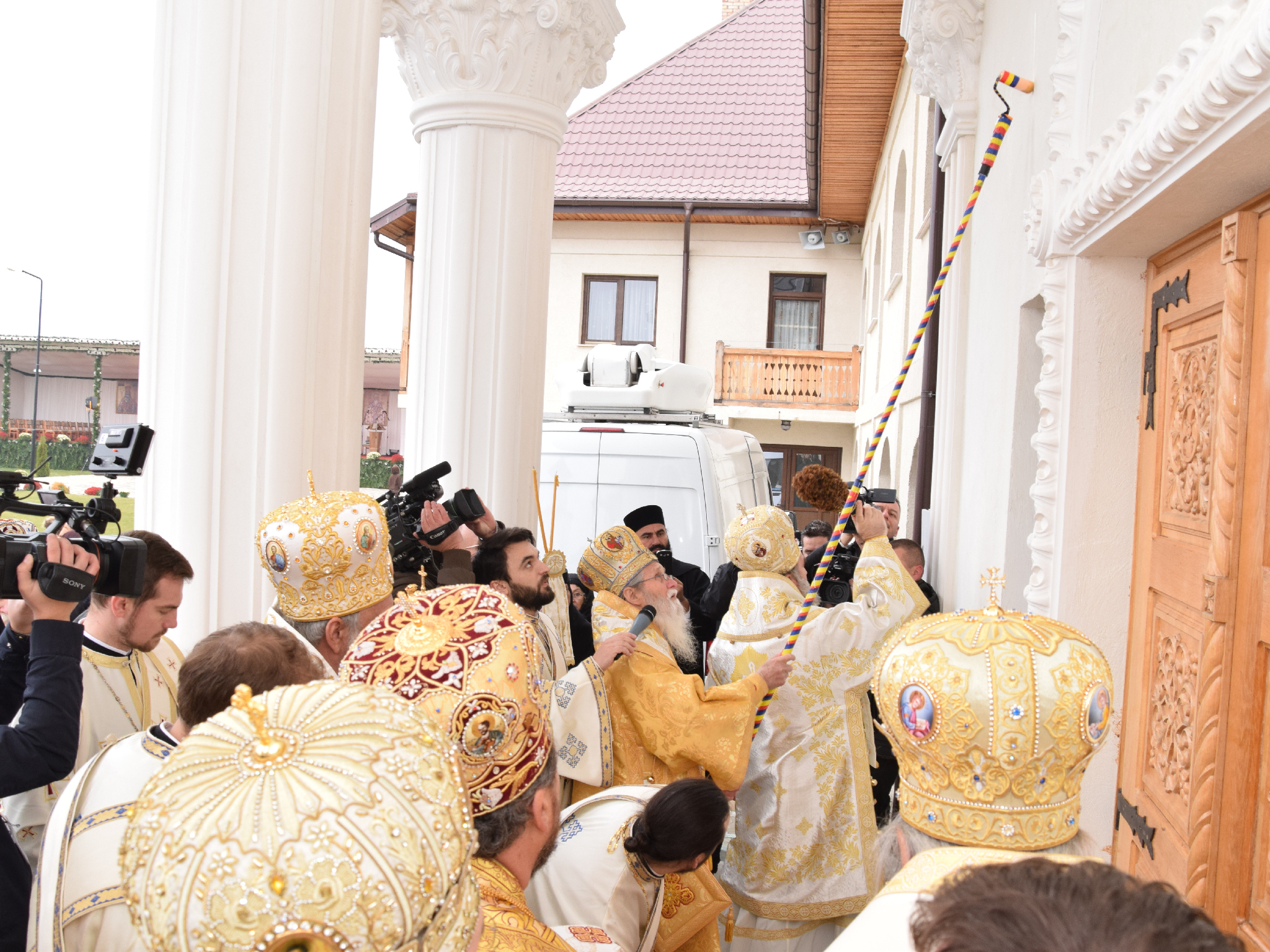 Foto: Tudorel Rusu Patriarhul Daniel, la Rădăuți: „Arătăm prin rugăciune şi pomenire că rugăciunea este iubirea mai tare decât moartea”