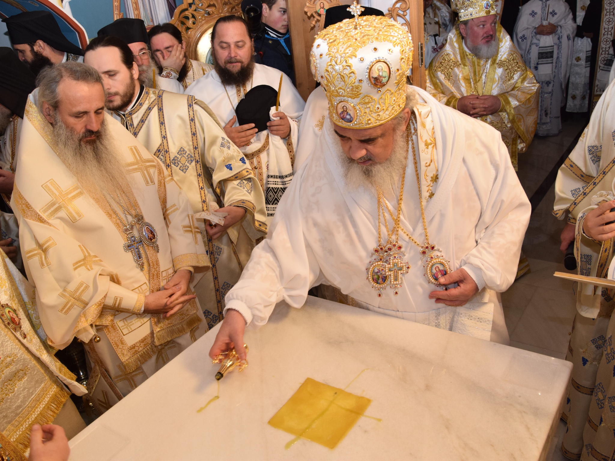 Foto: Tudorel Rusu Patriarhul Daniel, la Rădăuți: „Arătăm prin rugăciune şi pomenire că rugăciunea este iubirea mai tare decât moartea”