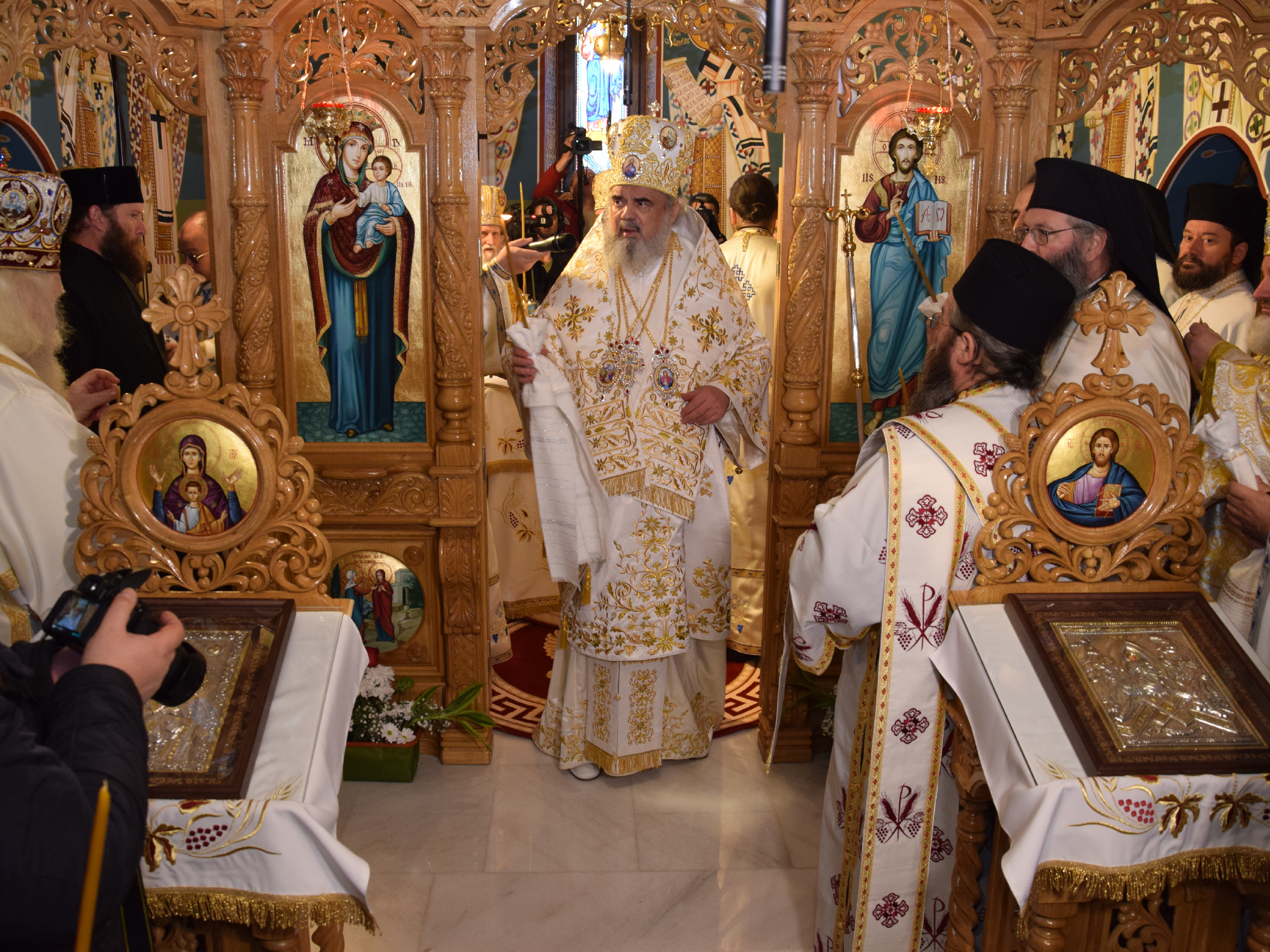 Foto: Tudorel Rusu Patriarhul Daniel, la Rădăuți: „Arătăm prin rugăciune şi pomenire că rugăciunea este iubirea mai tare decât moartea”
