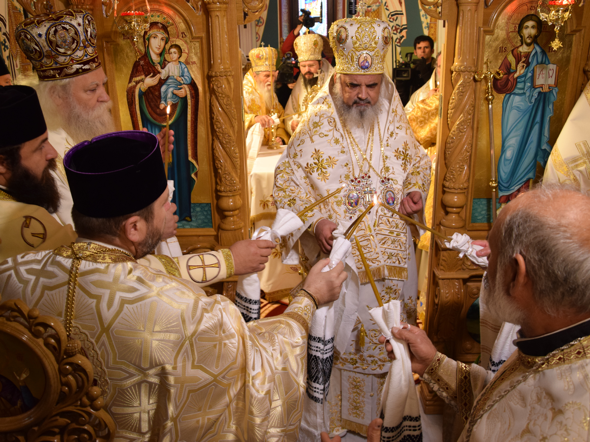 Foto: Tudorel Rusu Patriarhul Daniel, la Rădăuți: „Arătăm prin rugăciune şi pomenire că rugăciunea este iubirea mai tare decât moartea”