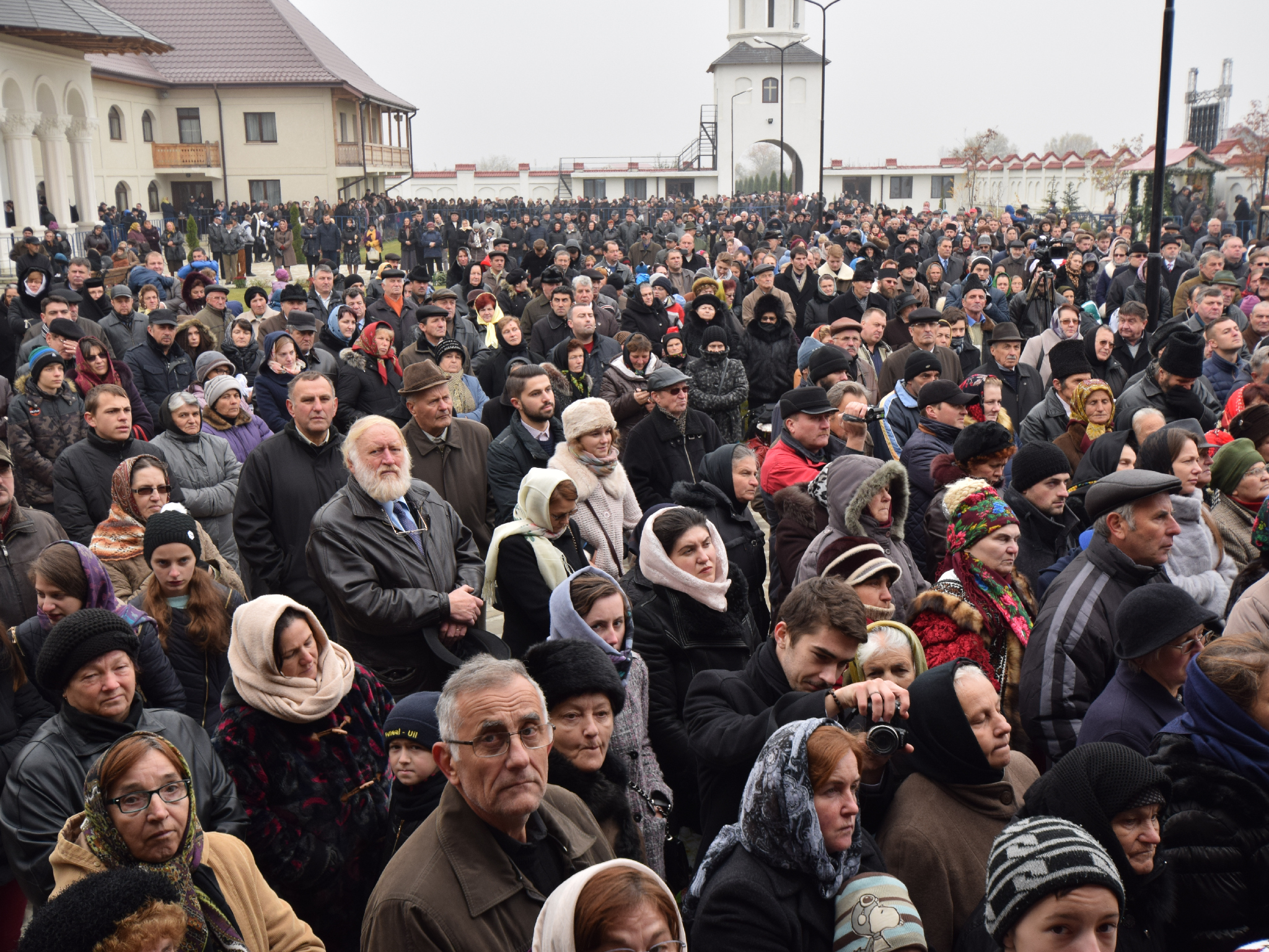 Foto: Tudorel Rusu Patriarhul Daniel, la Rădăuți: „Arătăm prin rugăciune şi pomenire că rugăciunea este iubirea mai tare decât moartea”