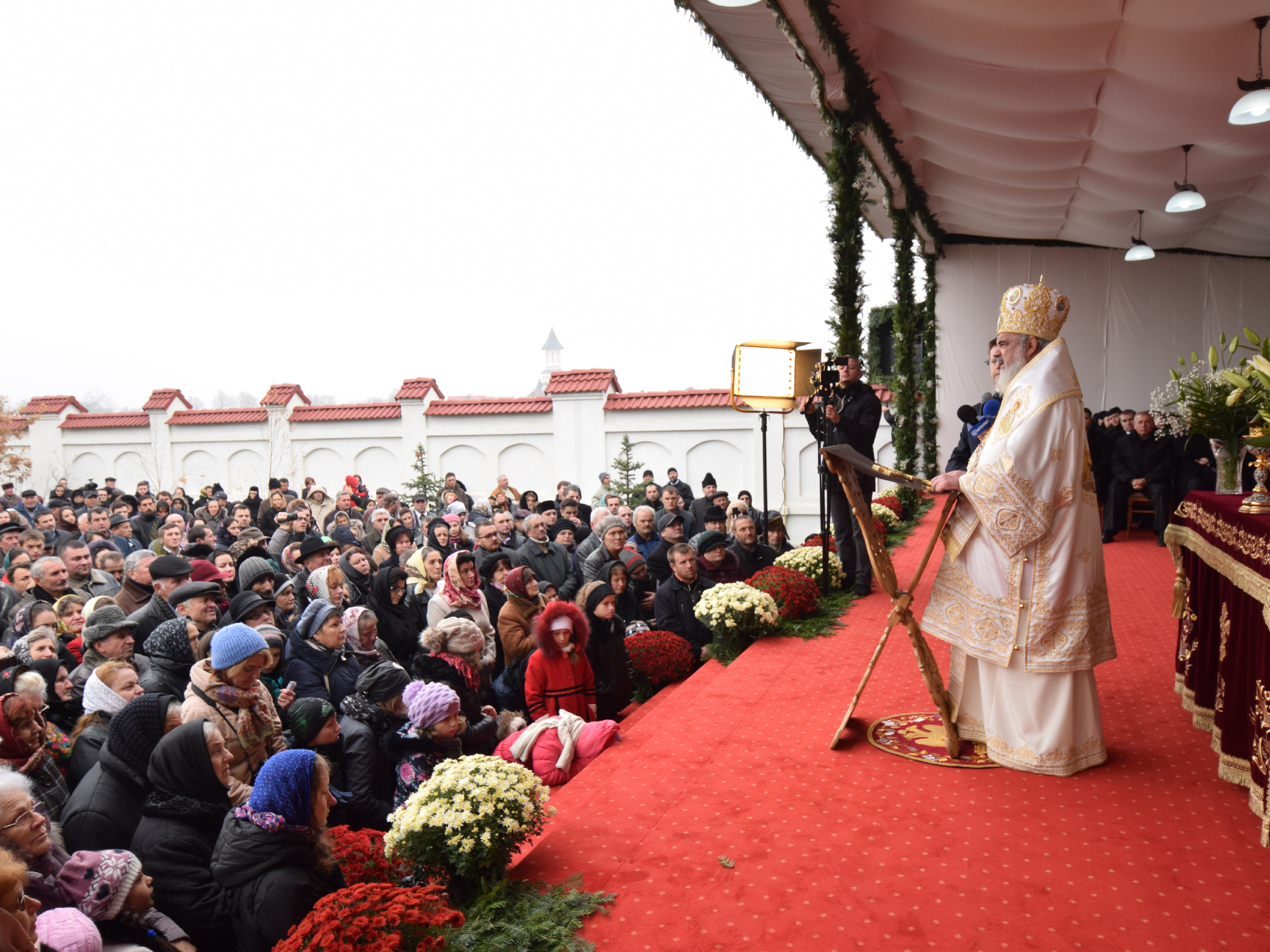 Foto: Tudorel Rusu Patriarhul Daniel, la Rădăuți: „Arătăm prin rugăciune şi pomenire că rugăciunea este iubirea mai tare decât moartea”