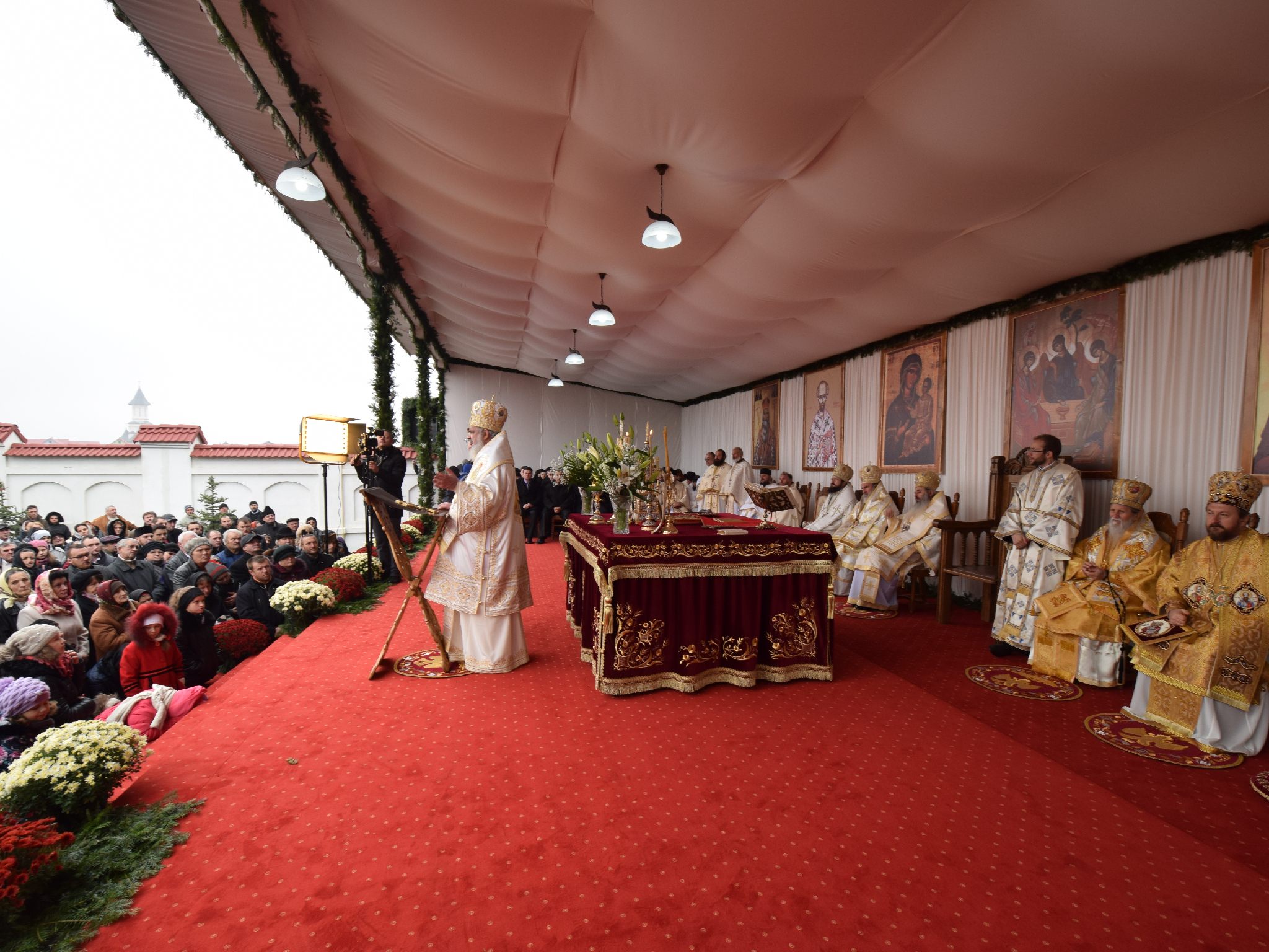 Foto: Tudorel Rusu Patriarhul Daniel, la Rădăuți: „Arătăm prin rugăciune şi pomenire că rugăciunea este iubirea mai tare decât moartea”