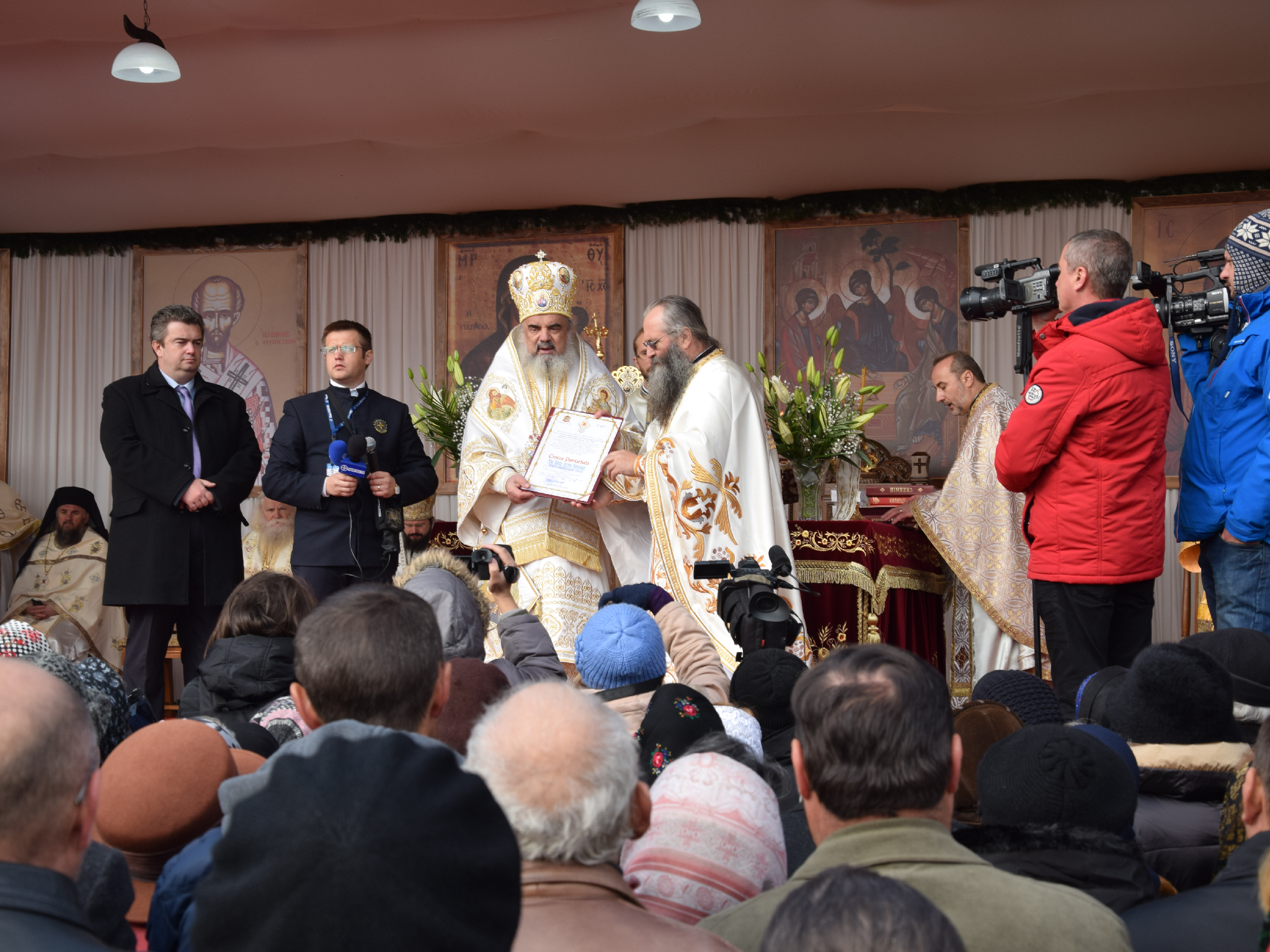Foto: Tudorel Rusu Patriarhul Daniel, la Rădăuți: „Arătăm prin rugăciune şi pomenire că rugăciunea este iubirea mai tare decât moartea”