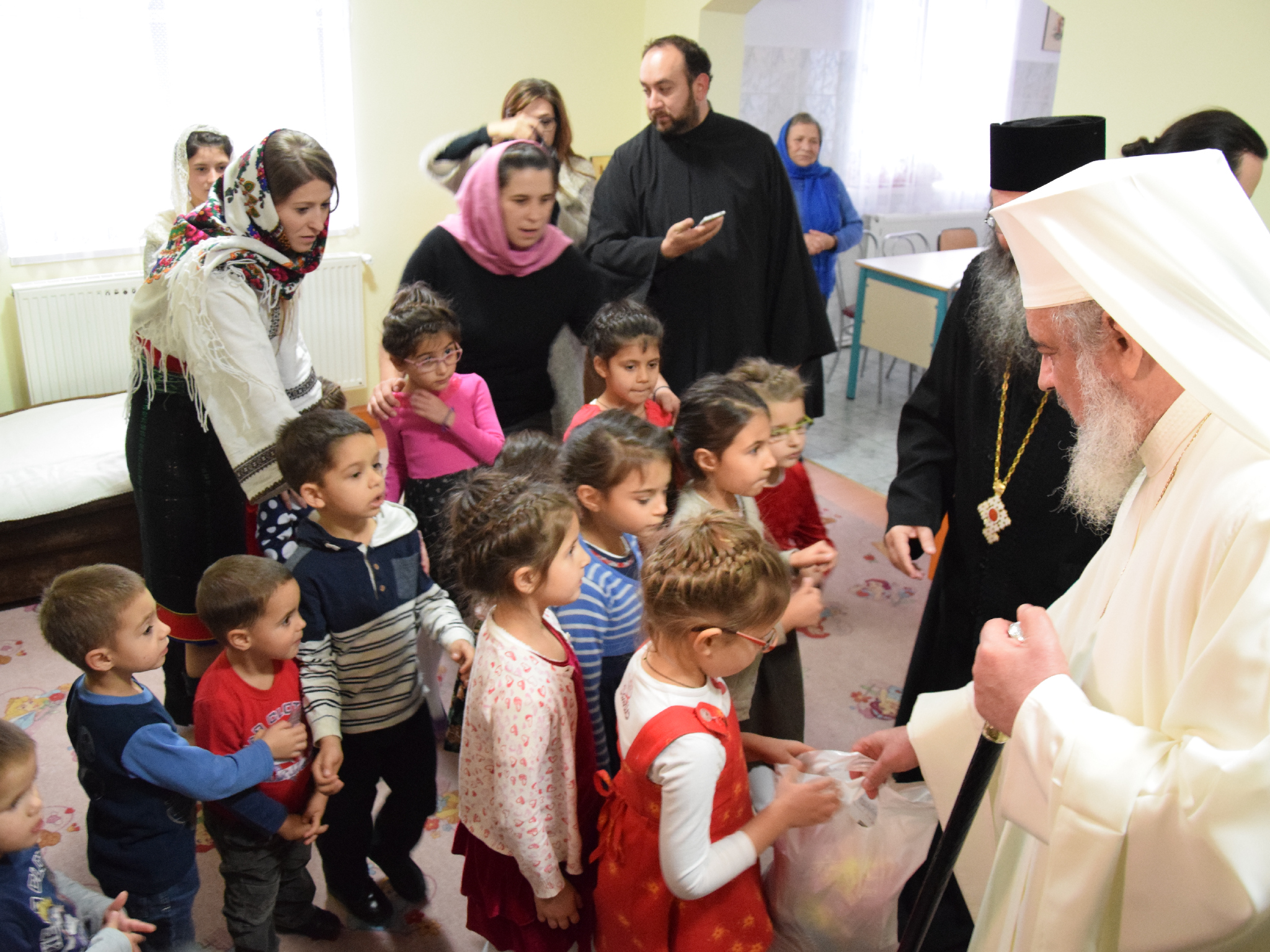 Foto: Tudorel Rusu Patriarhul Daniel, la Rădăuți: „Arătăm prin rugăciune şi pomenire că rugăciunea este iubirea mai tare decât moartea”