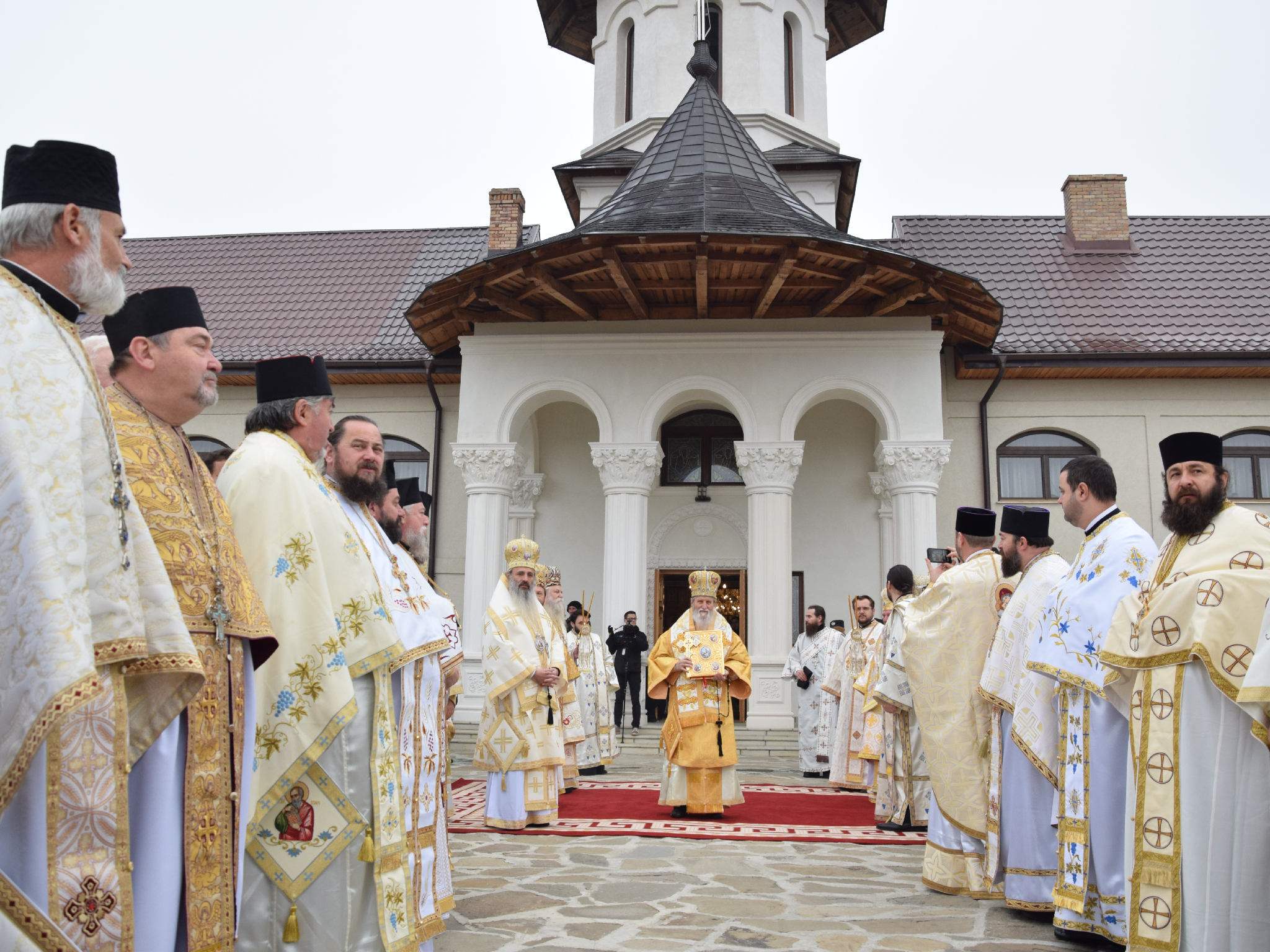 Foto: Tudorel Rusu Patriarhul Daniel, la Rădăuți: „Arătăm prin rugăciune şi pomenire că rugăciunea este iubirea mai tare decât moartea”