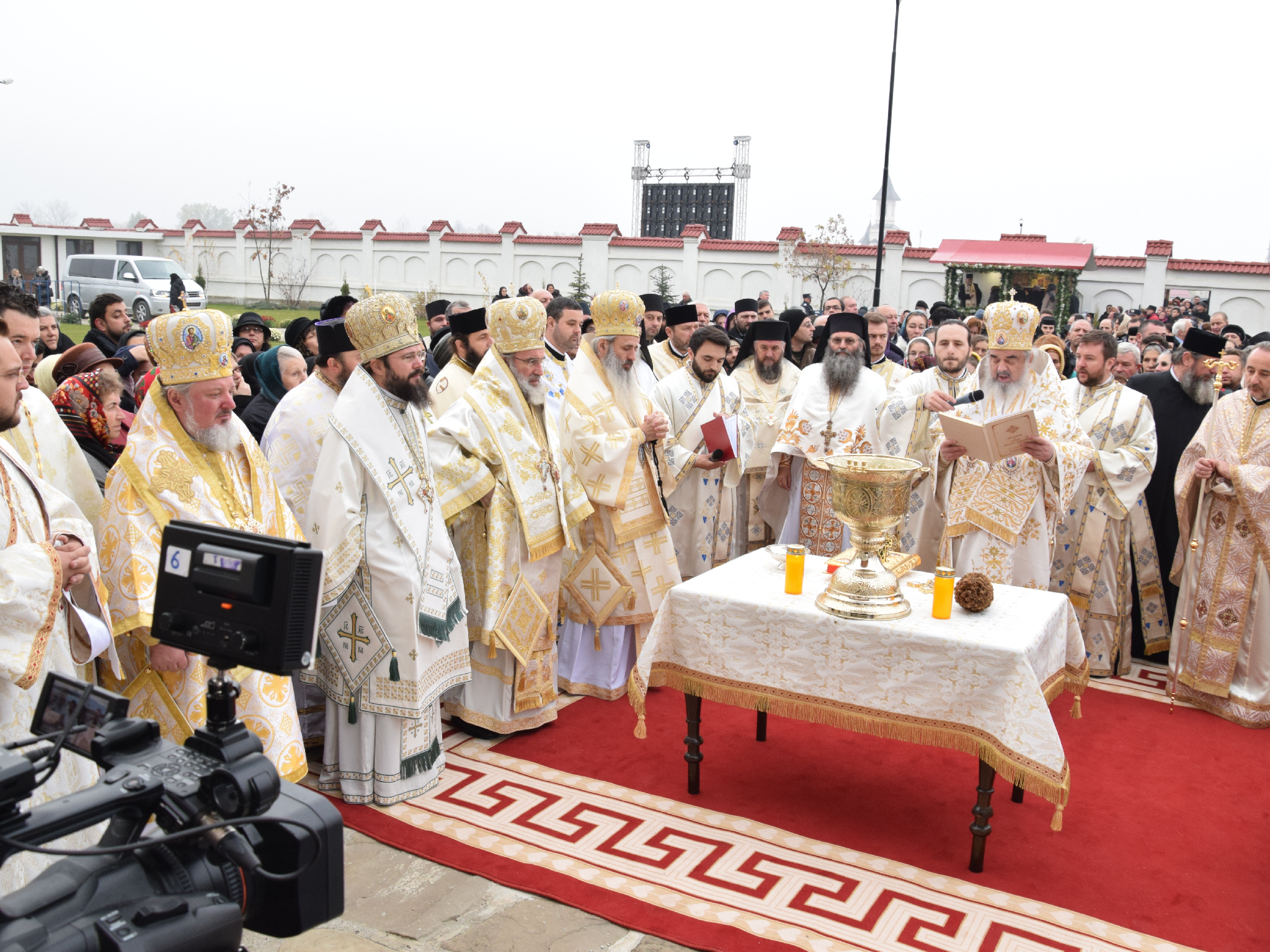 Foto: Tudorel Rusu Patriarhul Daniel, la Rădăuți: „Arătăm prin rugăciune şi pomenire că rugăciunea este iubirea mai tare decât moartea”