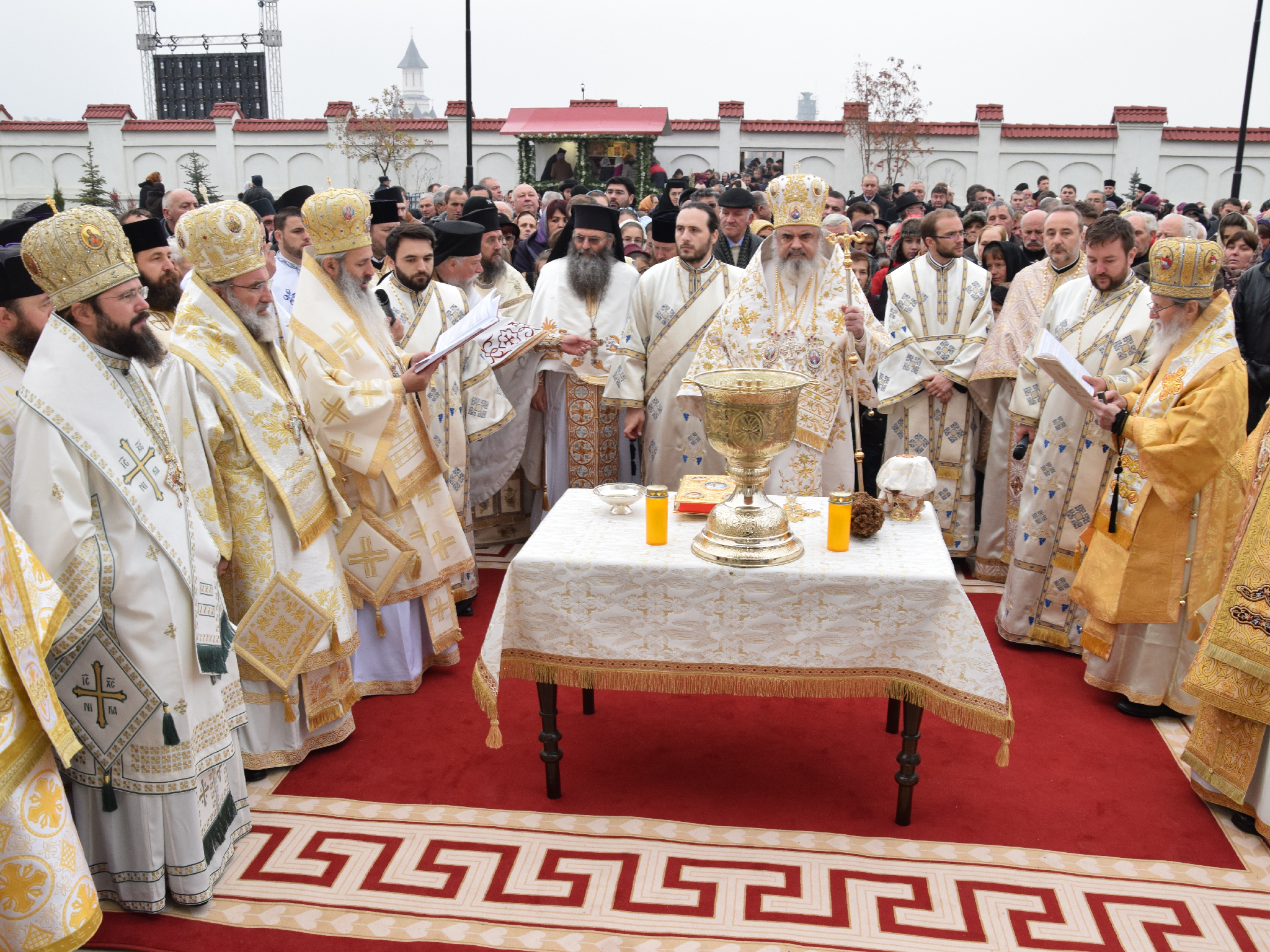 Foto: Tudorel Rusu Patriarhul Daniel, la Rădăuți: „Arătăm prin rugăciune şi pomenire că rugăciunea este iubirea mai tare decât moartea”