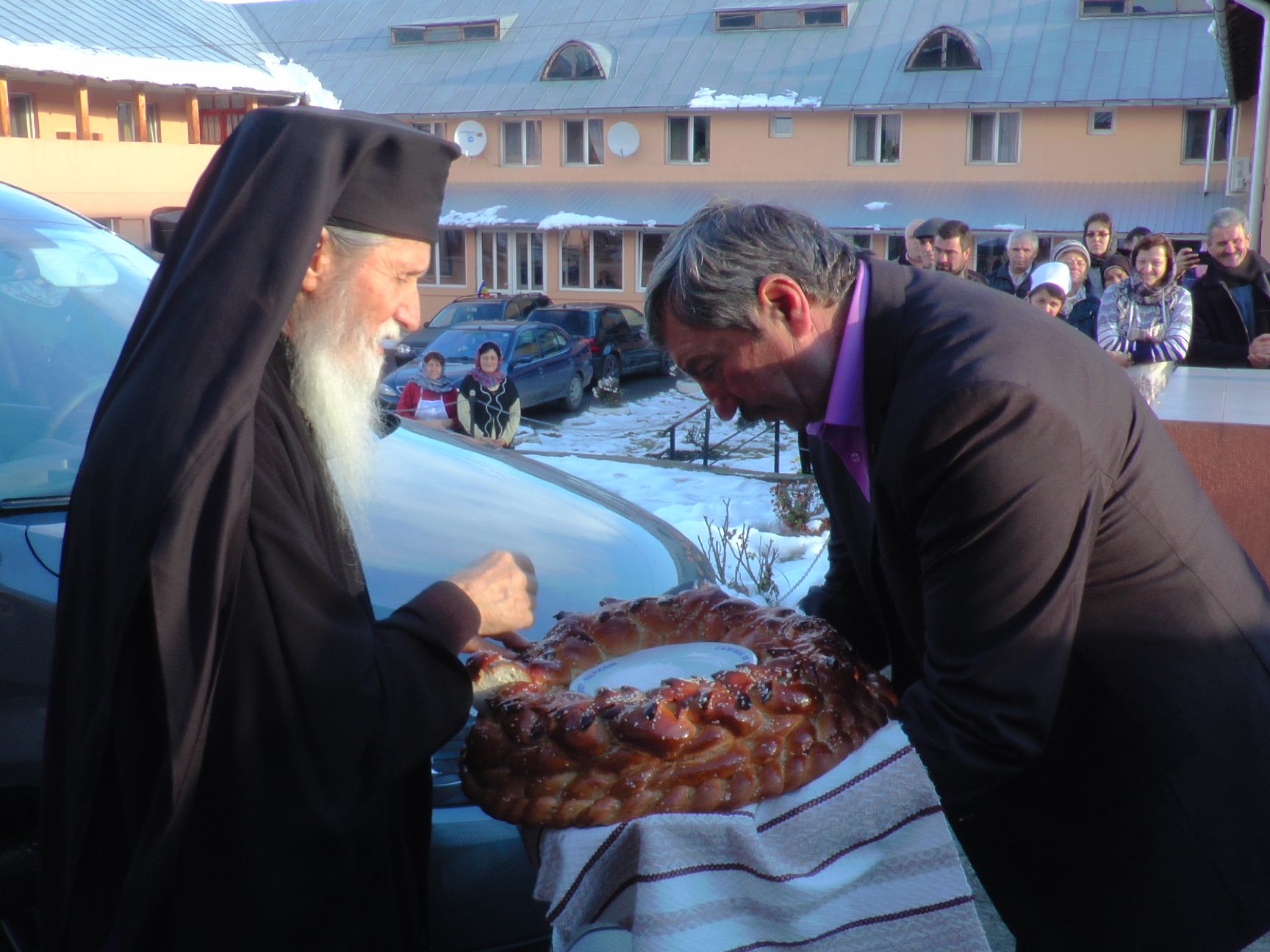 Slujbe arhiereşti la Fălticeni şi Valea Oituzului