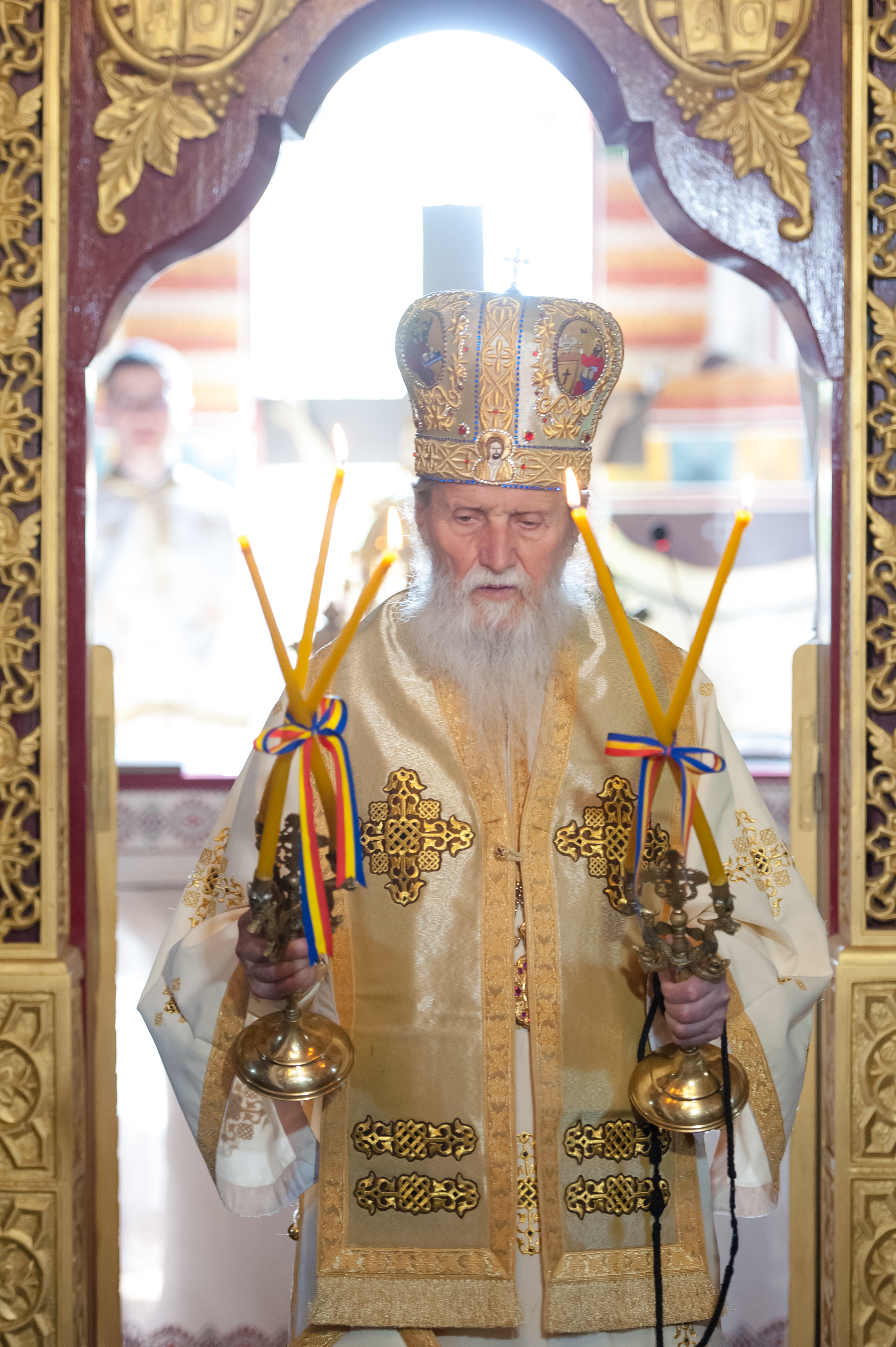 Slujiri arhiereşti în Mitropolia Moldovei şi Bucovinei Slujiri arhiereşti în Mitropolia Moldovei şi Bucovinei