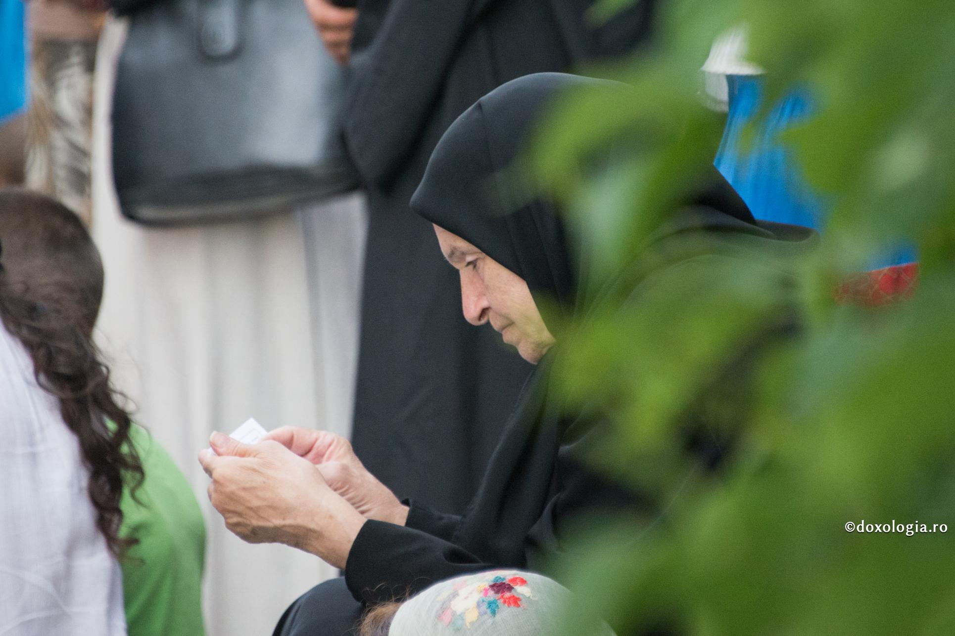 Inima să rostească împreună cu buzele rugăciunea