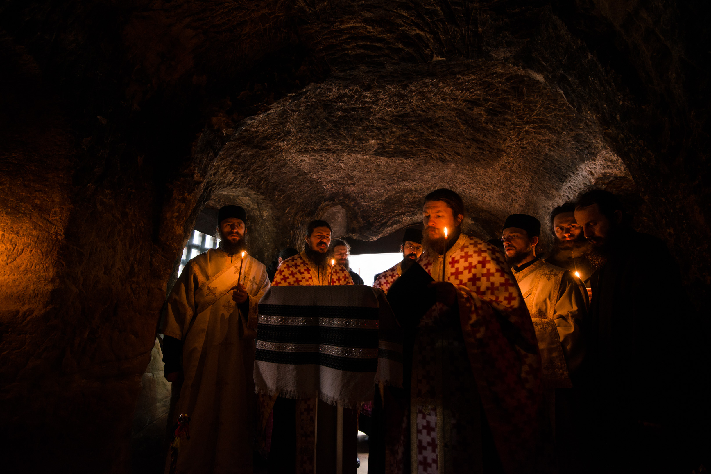 Slujba Acatistului la chilia Sfântului Daniil Sihastrul