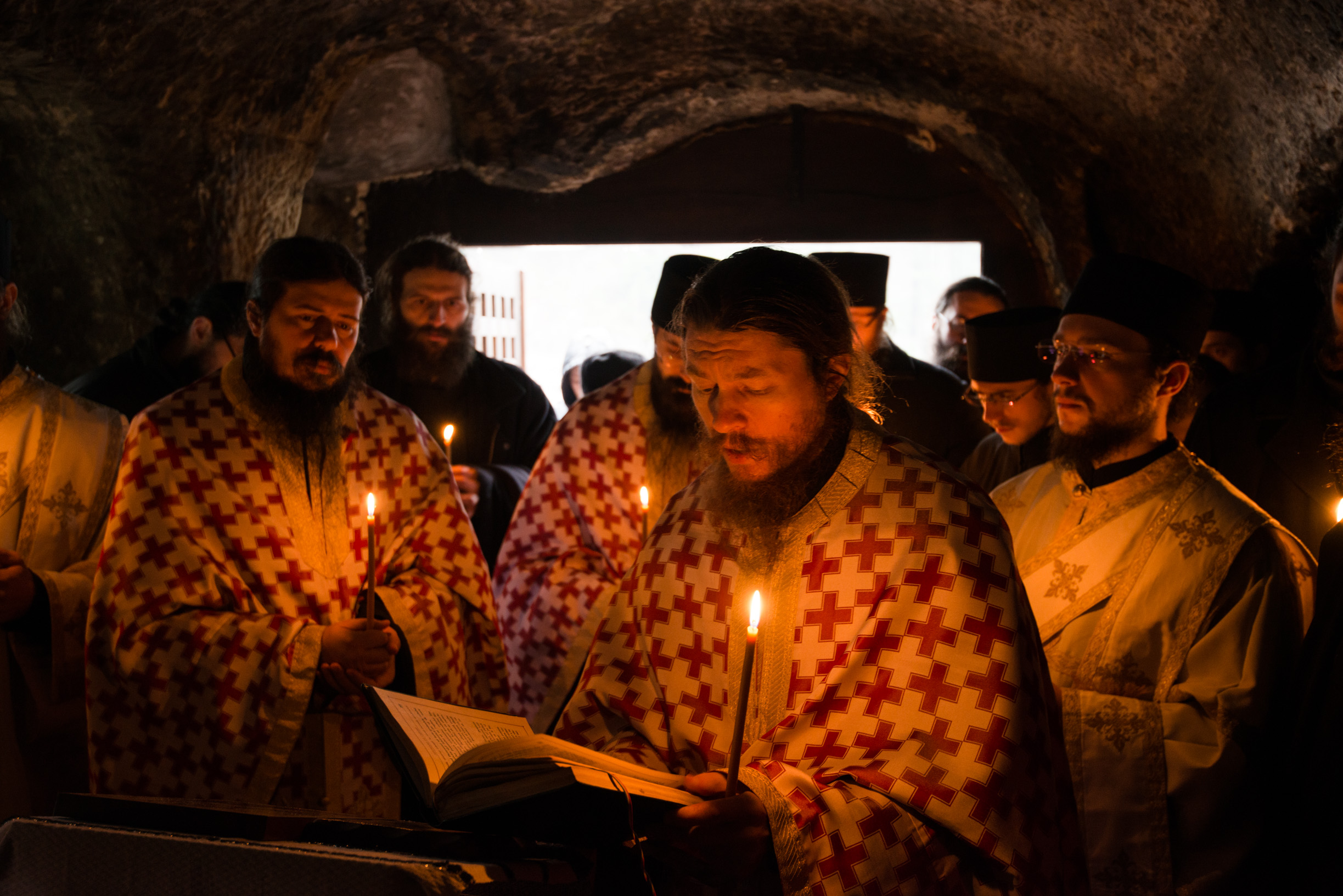 Slujba Acatistului la chilia Sfântului Daniil Sihastrul
