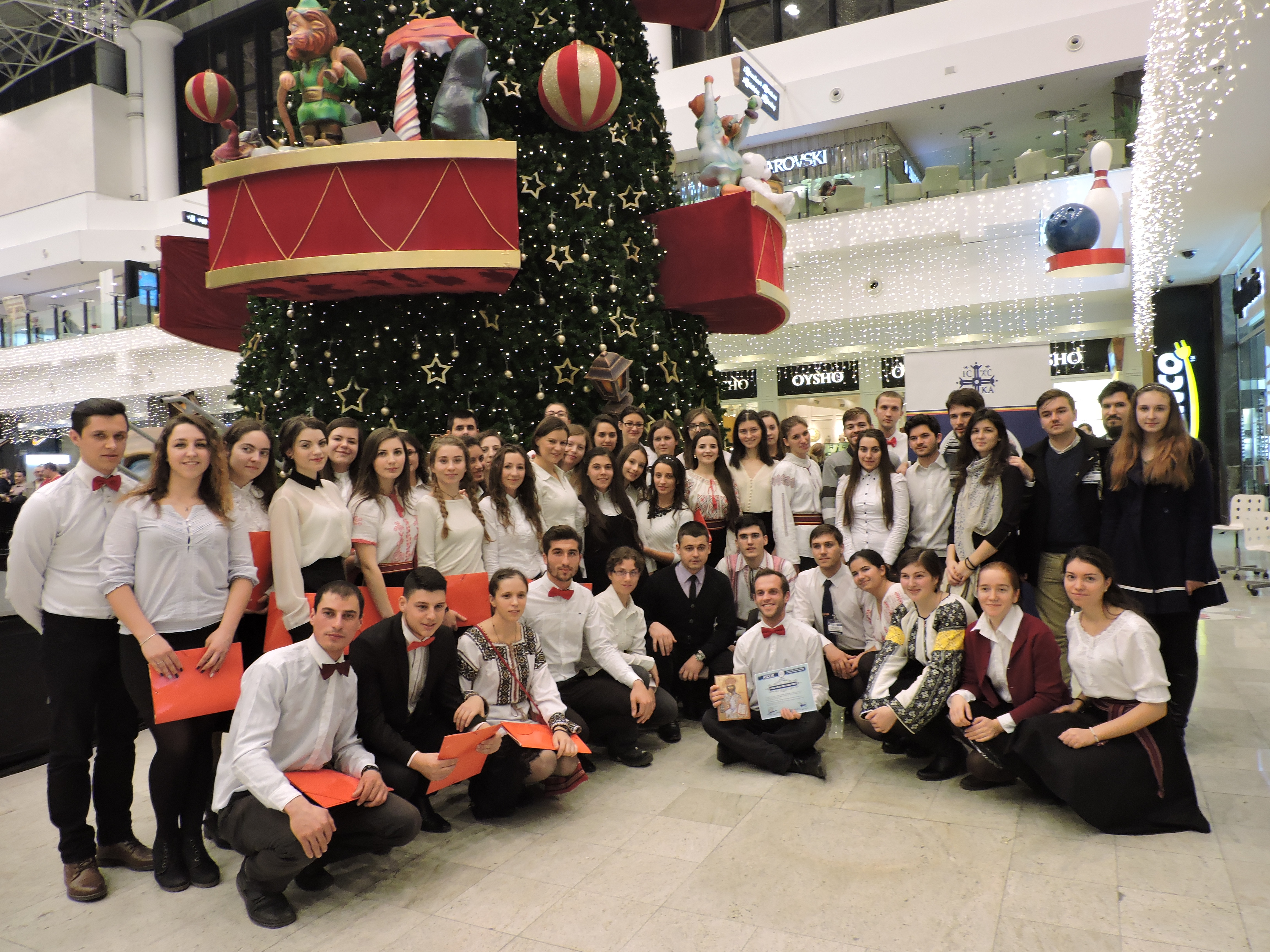 Concert caritabil de colinde la Palas Mall, organizat de ASCOR Iaşi