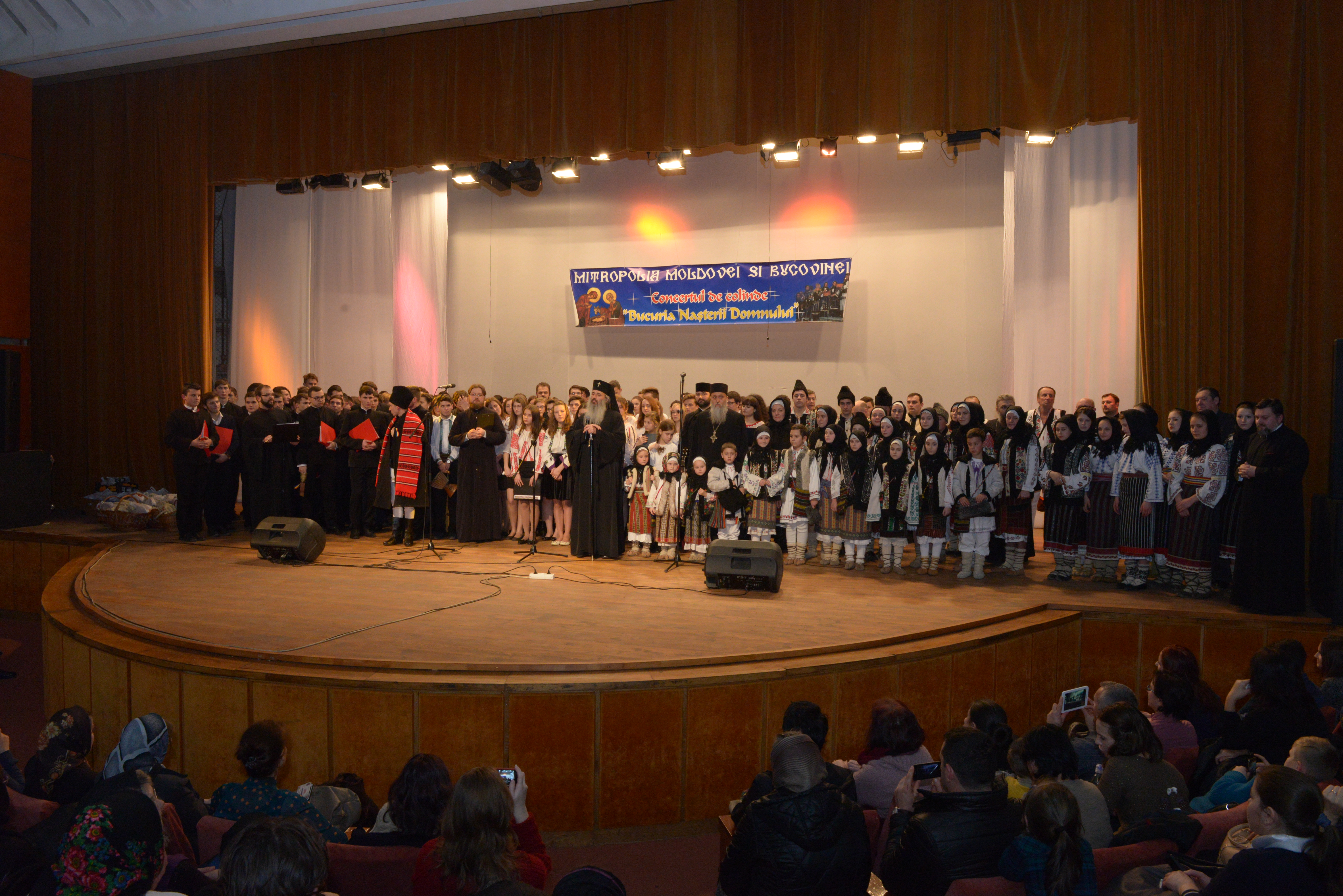 IPS Mitropolit Teofan: „Atât timp cât «nu mor colindătorii», nu ne pierdem speranţa”