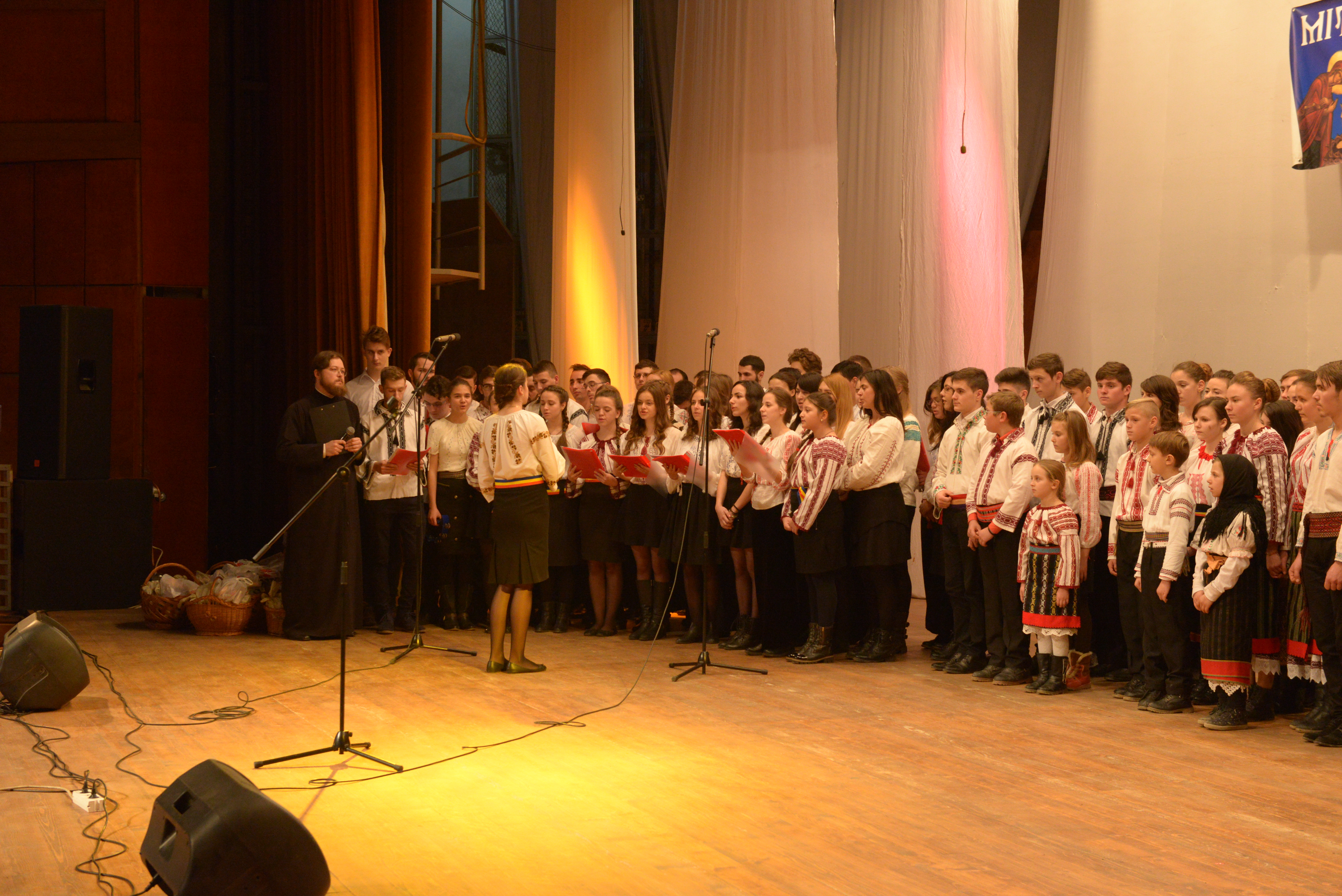 IPS Mitropolit Teofan: „Atât timp cât «nu mor colindătorii», nu ne pierdem speranţa”