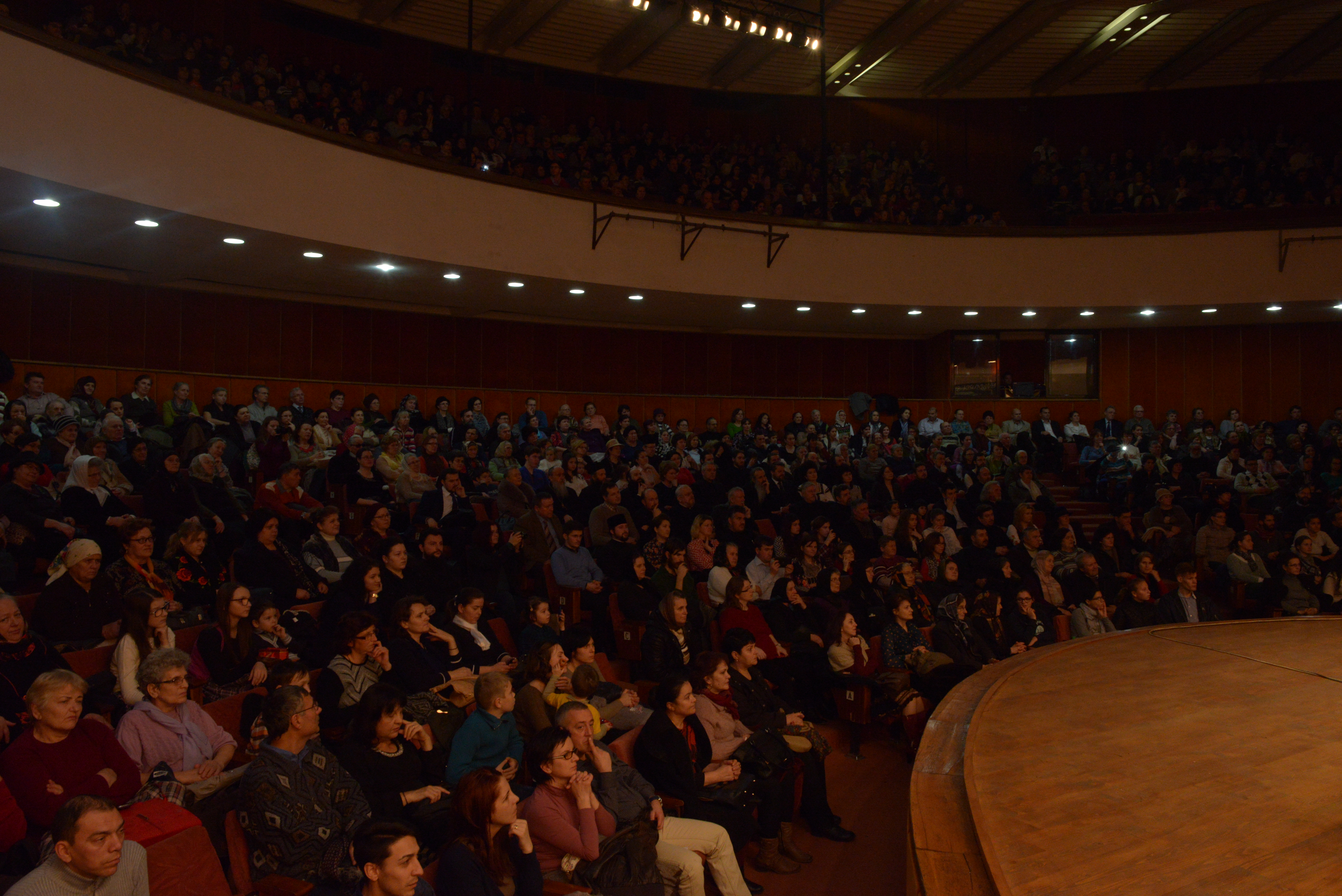 IPS Mitropolit Teofan: „Atât timp cât «nu mor colindătorii», nu ne pierdem speranţa”