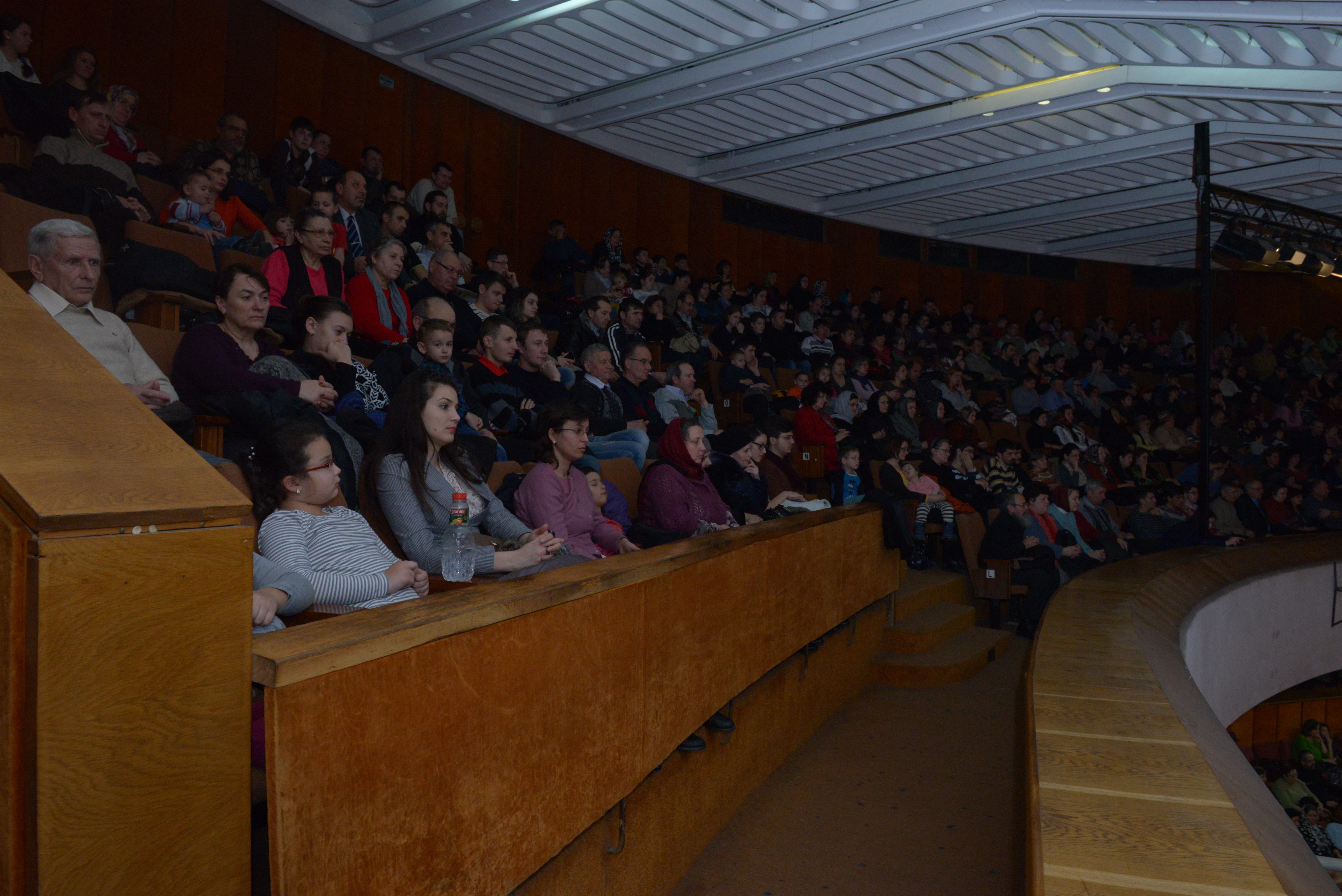 IPS Mitropolit Teofan: „Atât timp cât «nu mor colindătorii», nu ne pierdem speranţa”