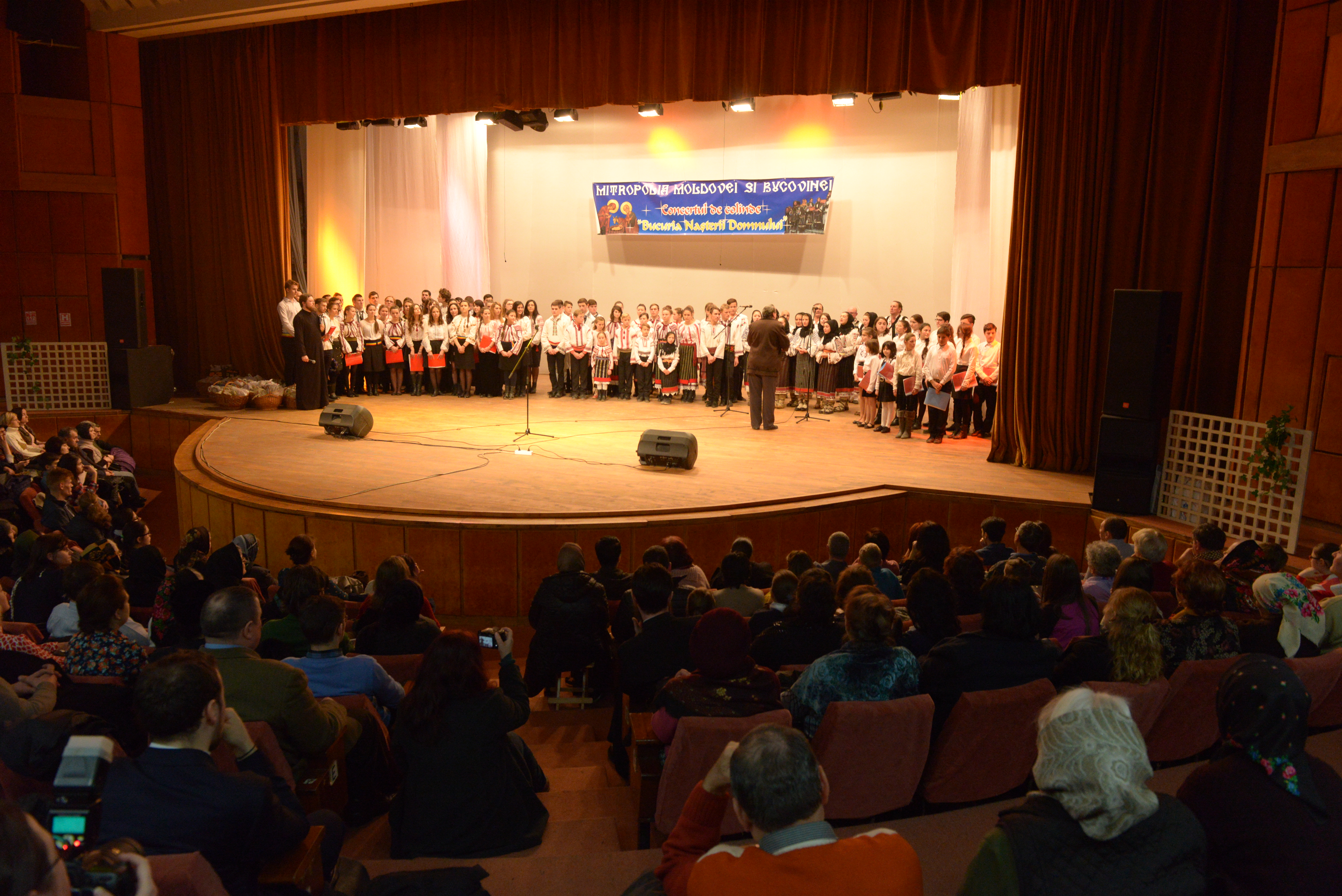 IPS Mitropolit Teofan: „Atât timp cât «nu mor colindătorii», nu ne pierdem speranţa”