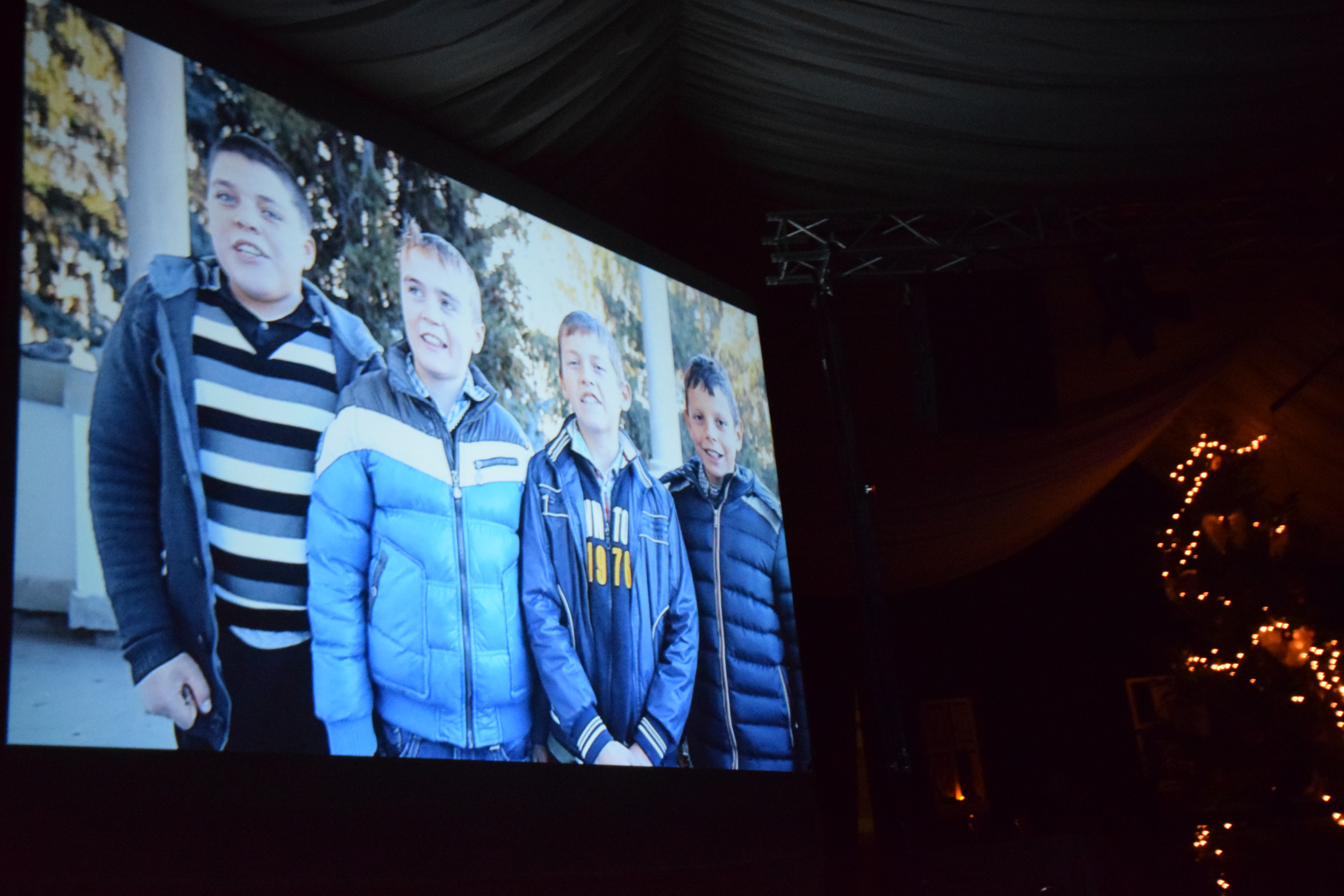 Concertul de colinde al Mitropoliei Moldovei și Bucovinei a aprins „opaițul” iubirii de tradiție și neam