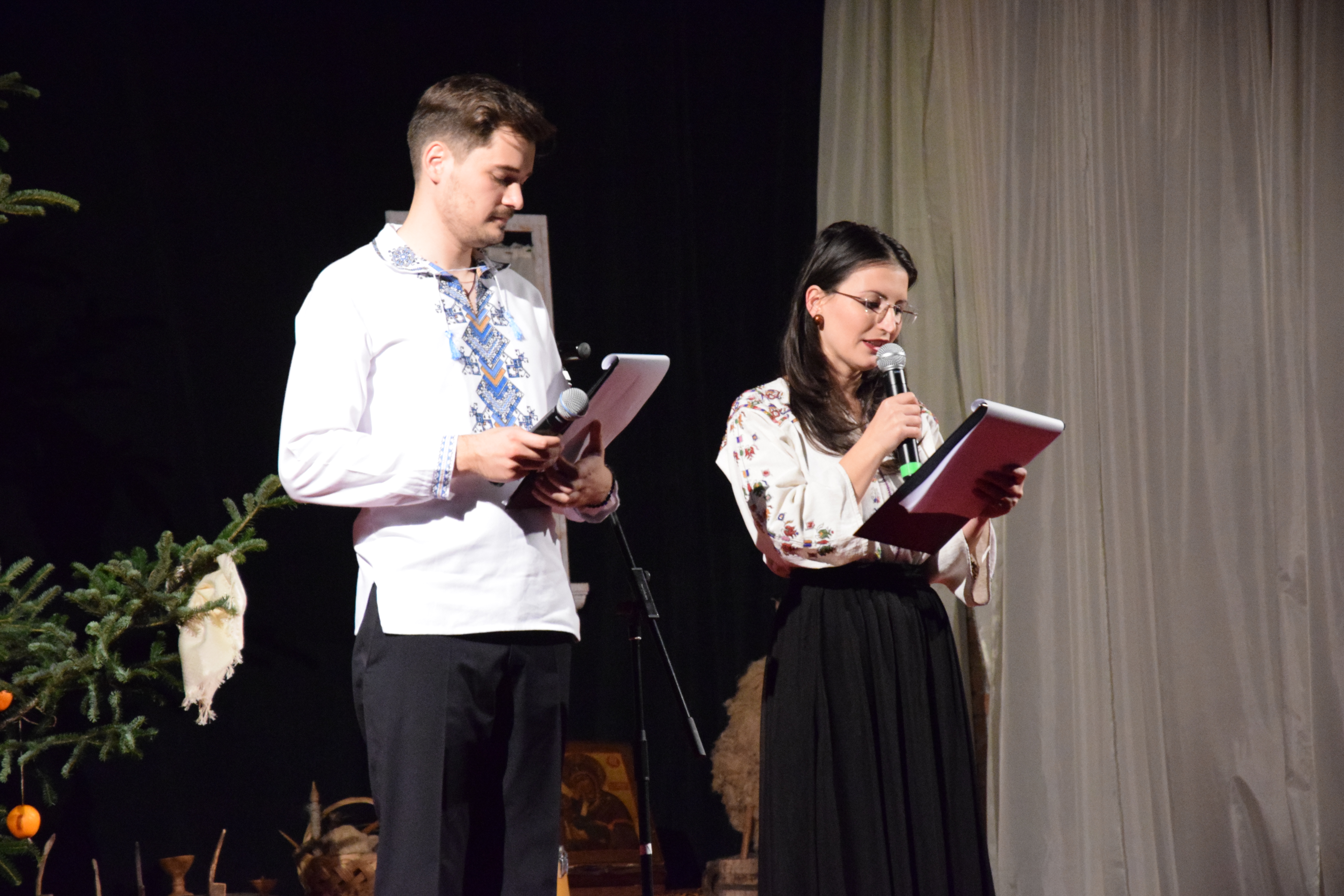 Concertul de colinde al Mitropoliei Moldovei și Bucovinei a aprins „opaițul” iubirii de tradiție și neam