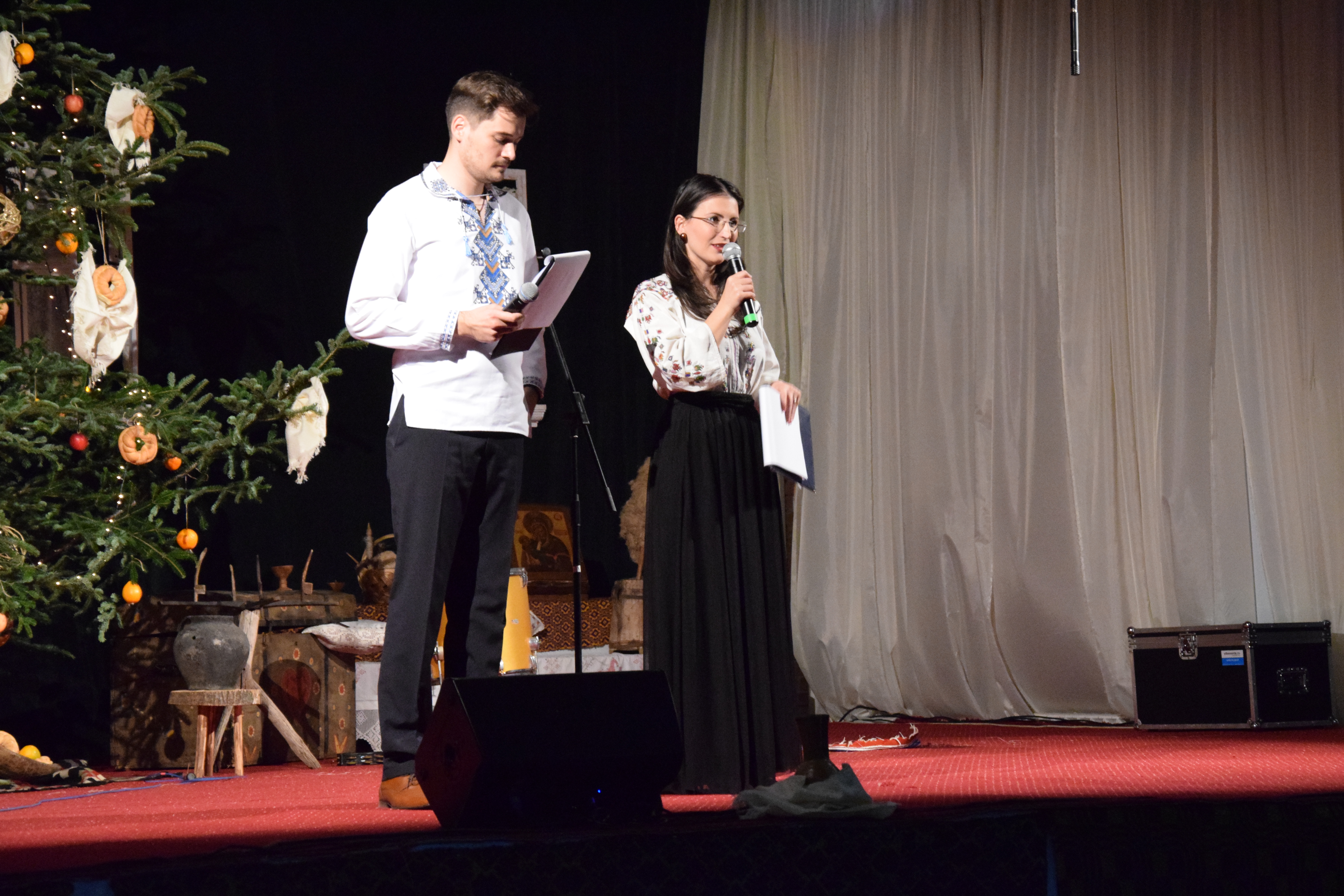 Concertul de colinde al Mitropoliei Moldovei și Bucovinei a aprins „opaițul” iubirii de tradiție și neam