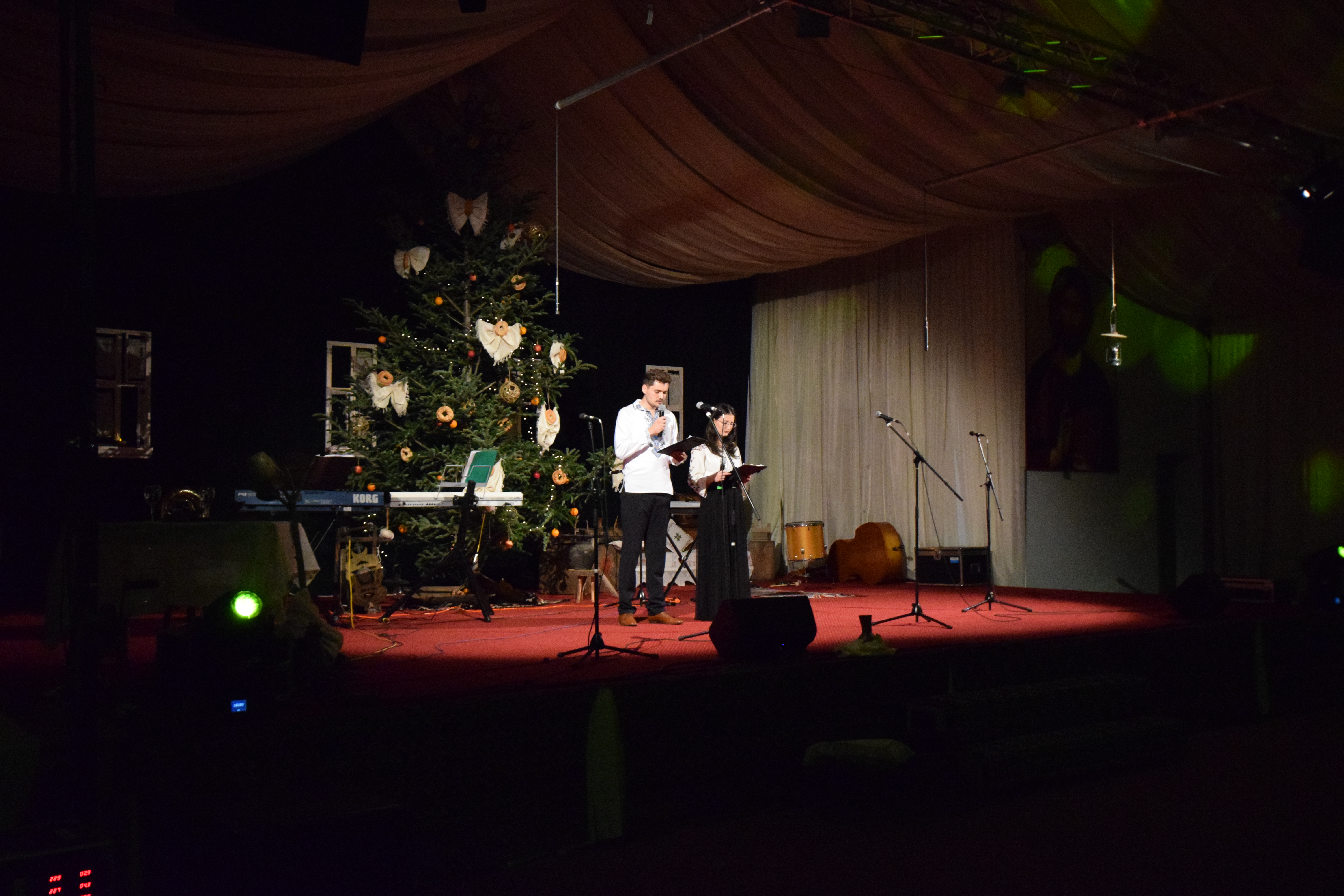 Concertul de colinde al Mitropoliei Moldovei și Bucovinei a aprins „opaițul” iubirii de tradiție și neam