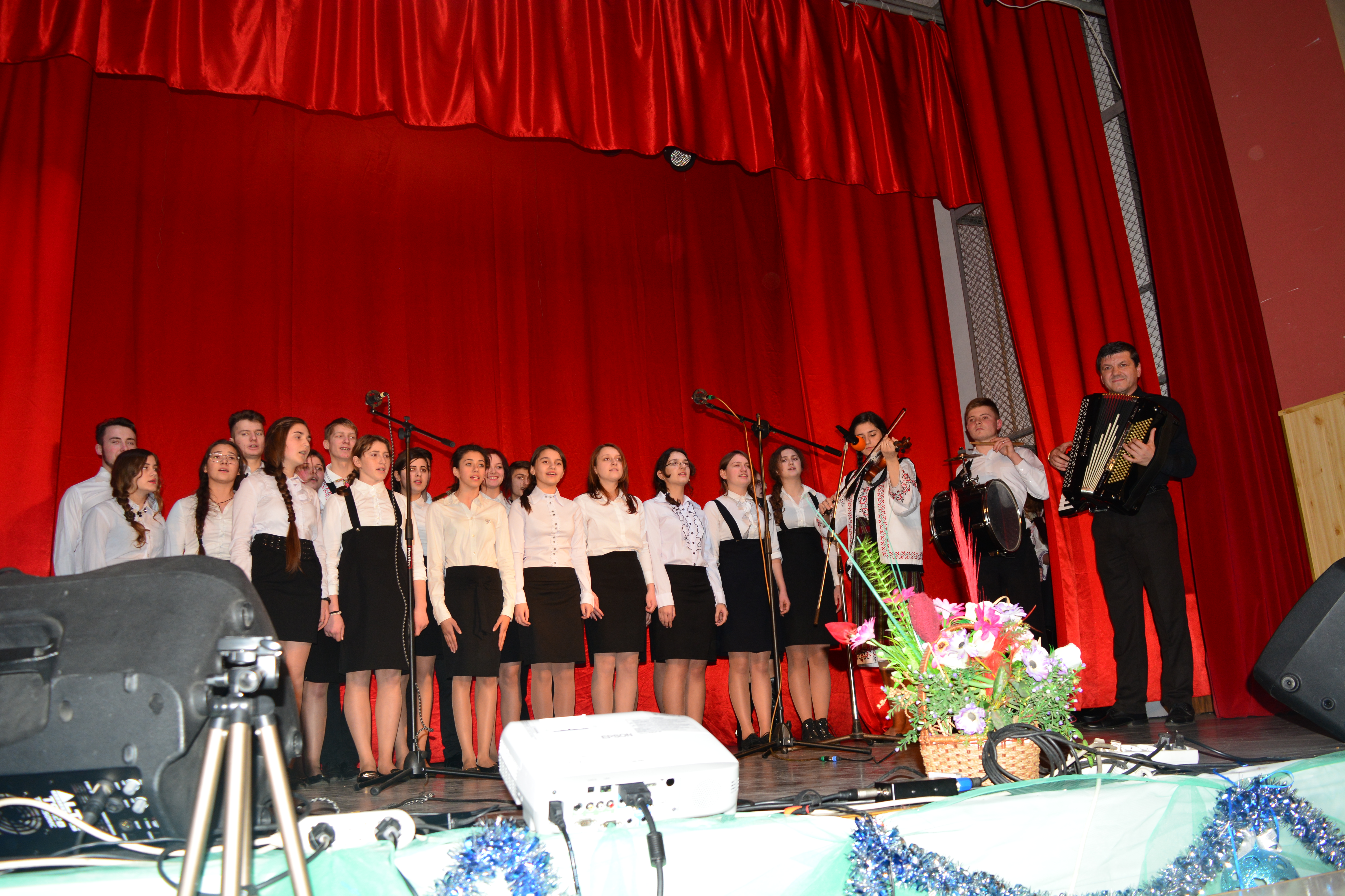 Concert caritabil realizat de elevii Seminarului Teologic Liceal „Sf. Ioan Iacob” Dorohoi