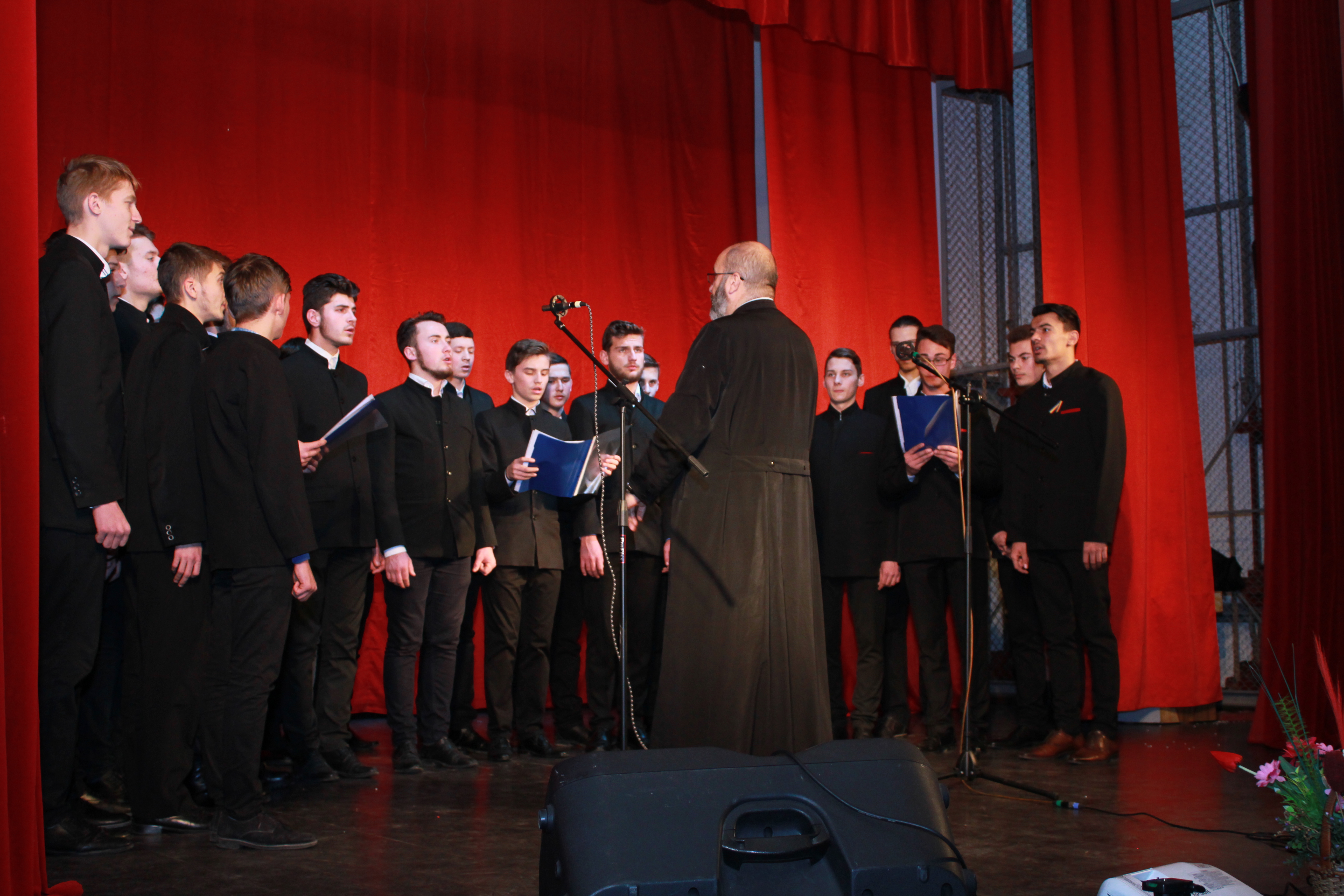 Concert caritabil realizat de elevii Seminarului Teologic Liceal „Sf. Ioan Iacob” Dorohoi