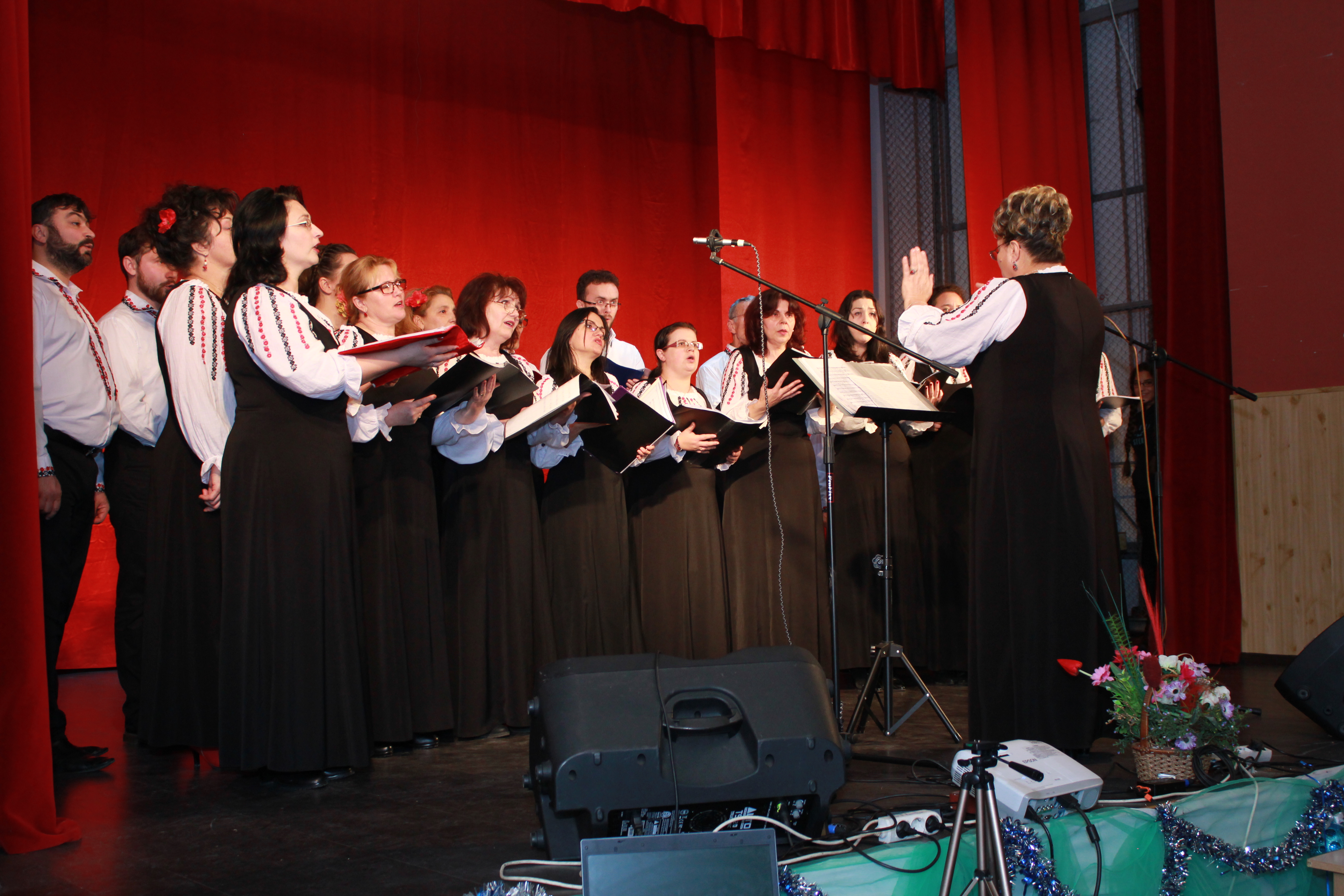 Concert caritabil realizat de elevii Seminarului Teologic Liceal „Sf. Ioan Iacob” Dorohoi