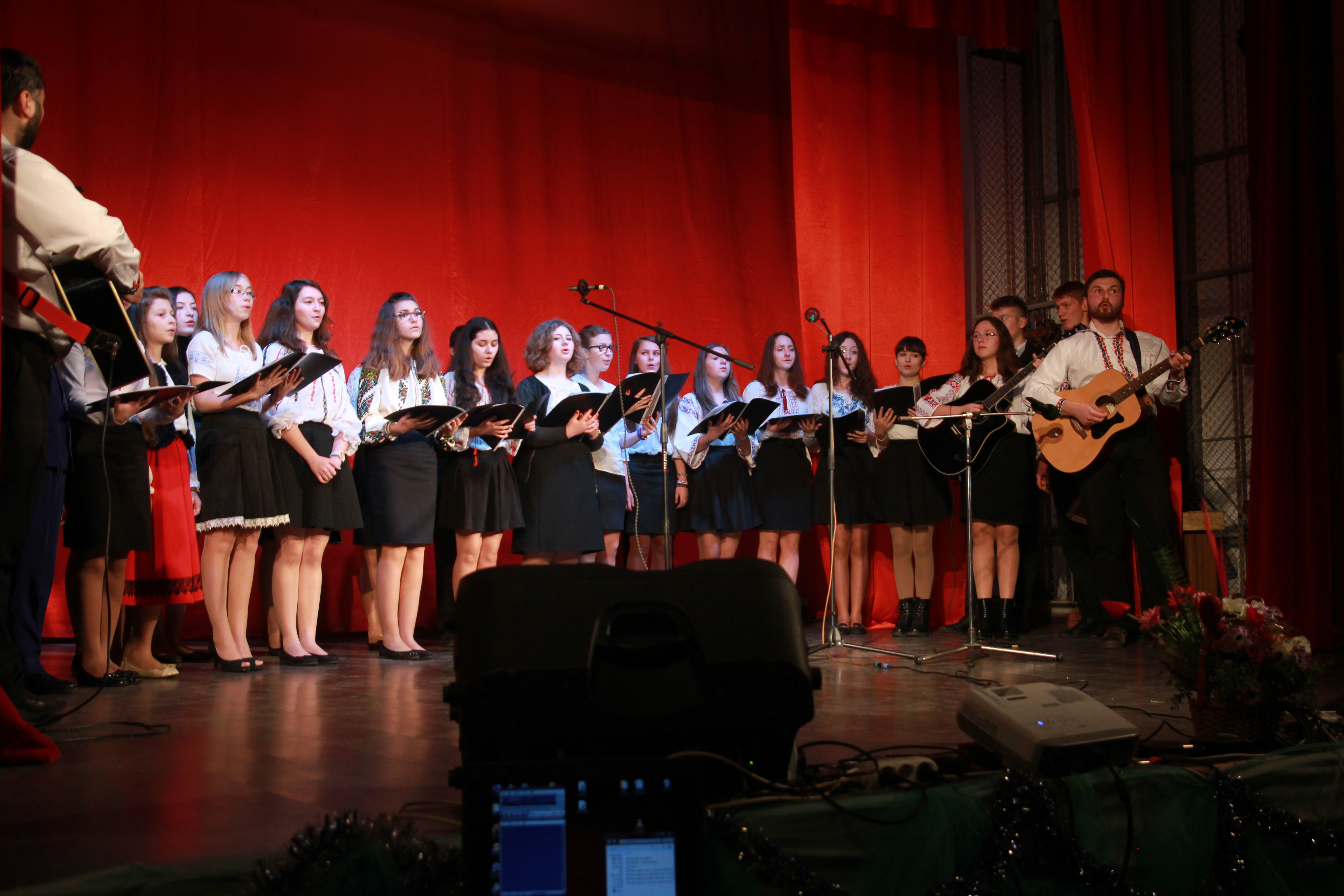 Concert caritabil realizat de elevii Seminarului Teologic Liceal „Sf. Ioan Iacob” Dorohoi