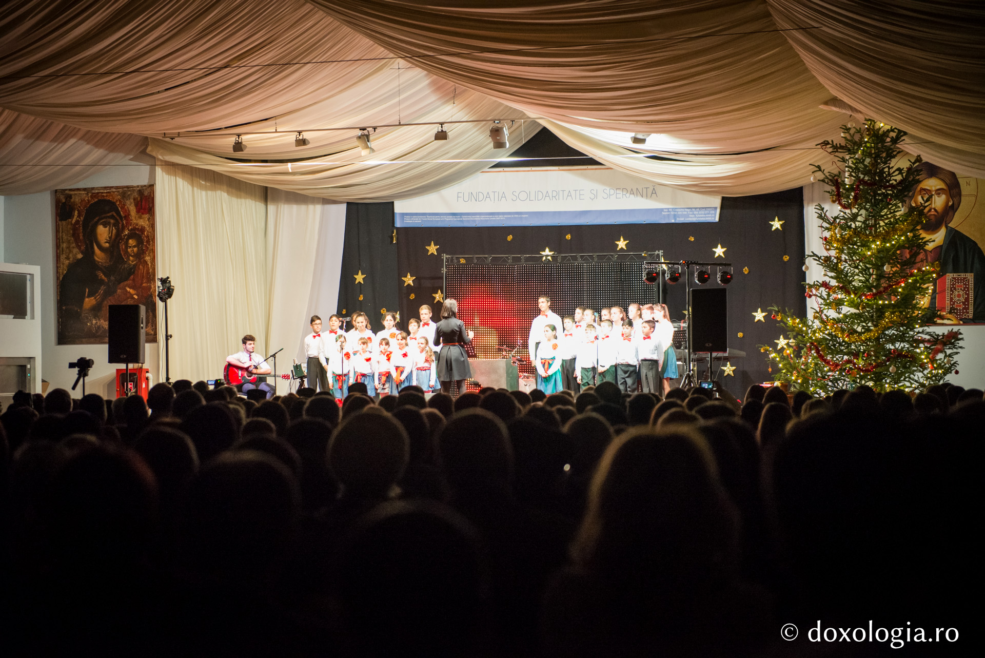 „Poveste din Viflaim” spusă de Paula Seling la Iași