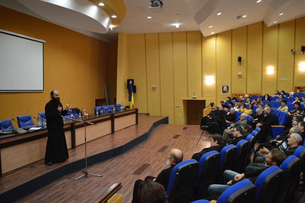 Părintele Hrisostom Rădășanu a conferențiat în orașul Piatra Neamț