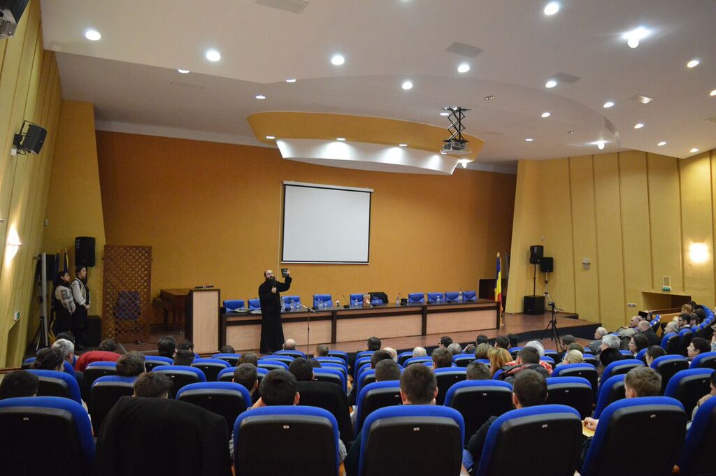 Părintele Hrisostom Rădășanu a conferențiat în orașul Piatra Neamț
