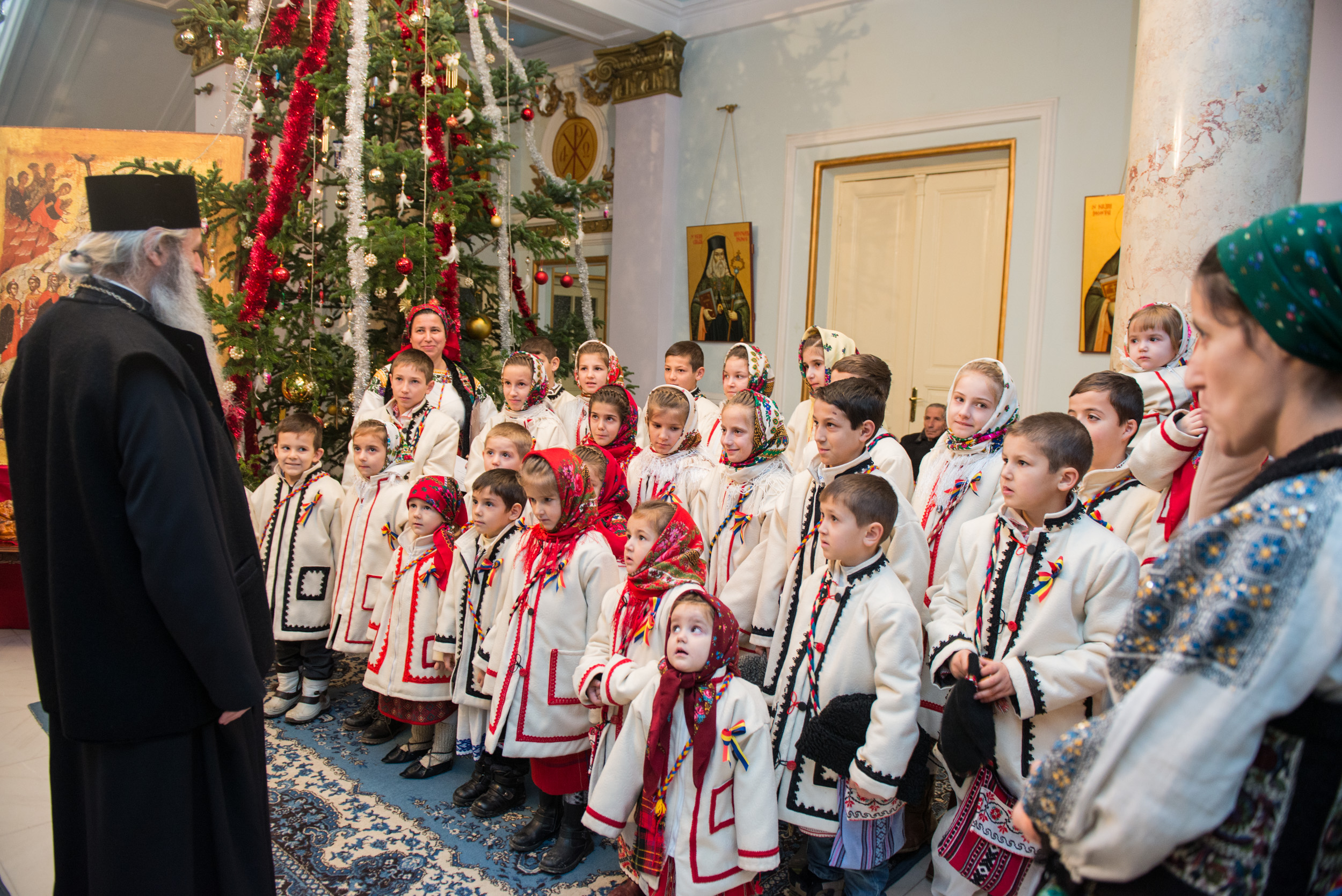 Colindători la Reședința Mitropolitană - Corul de copii Oastea Domnului - Slobozia, Neamt